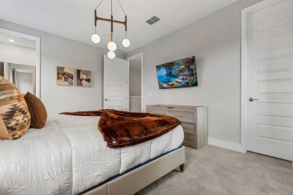 7904 SPECTRUM DR