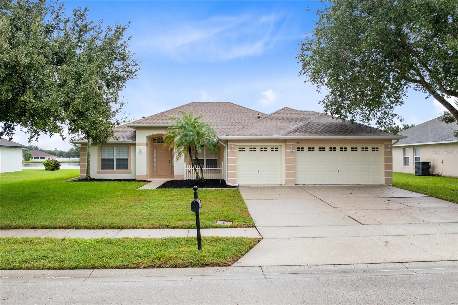 3235 LORIMAR LN