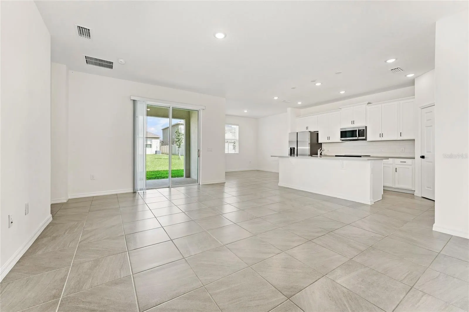 646 DUKE DR