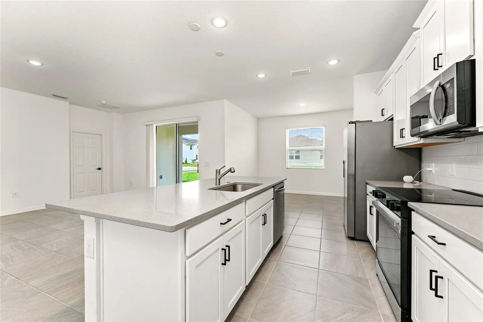 646 DUKE DR