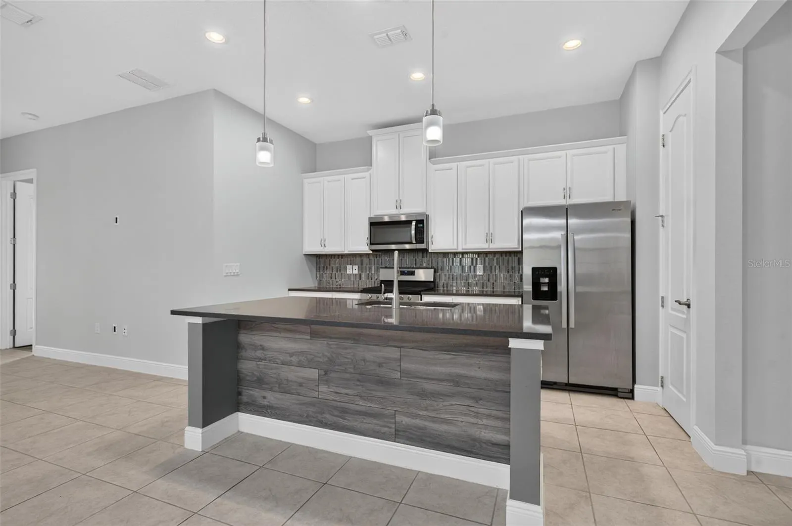 2521 YELLOW BRICK RD