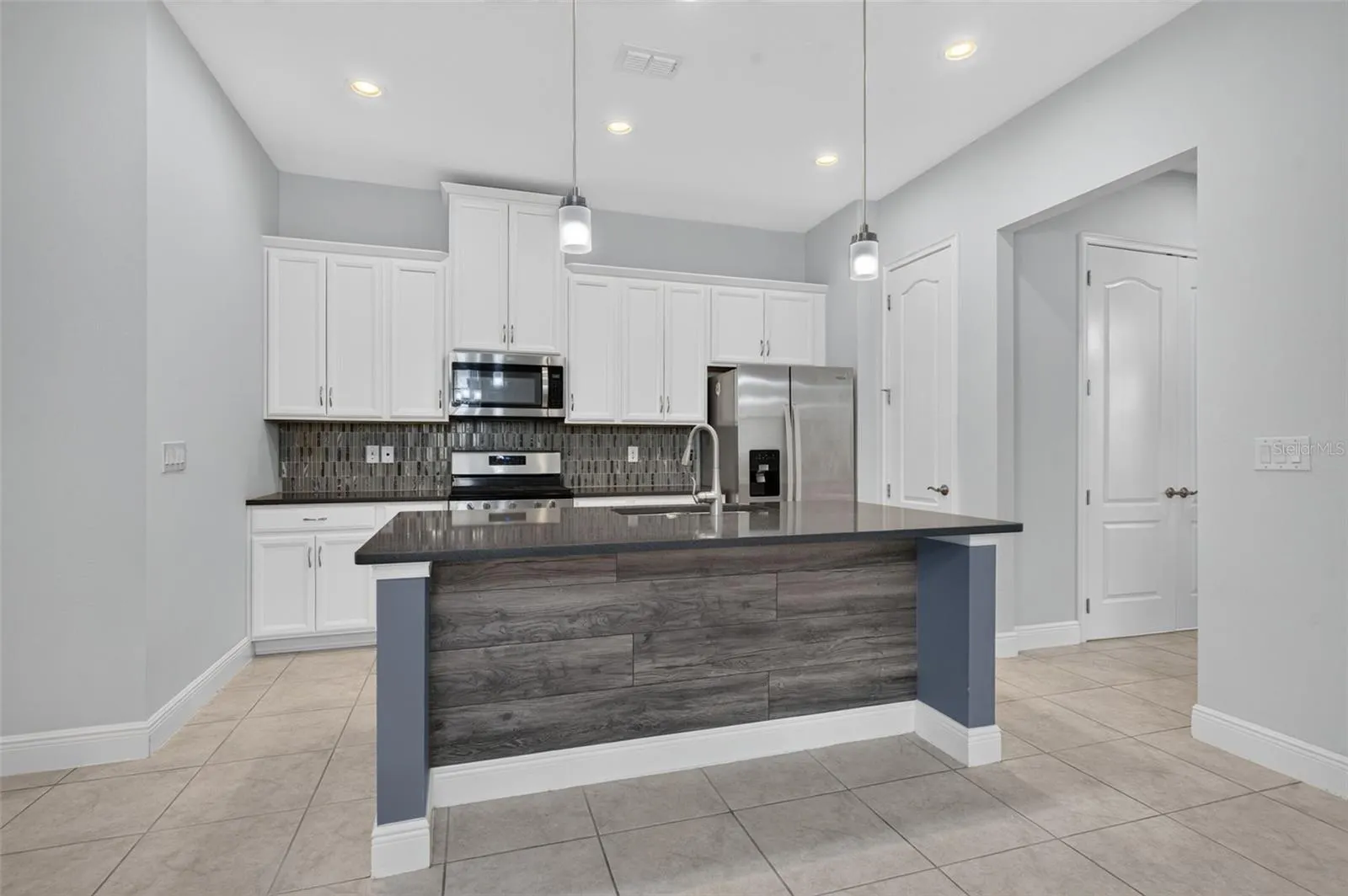 2521 YELLOW BRICK RD