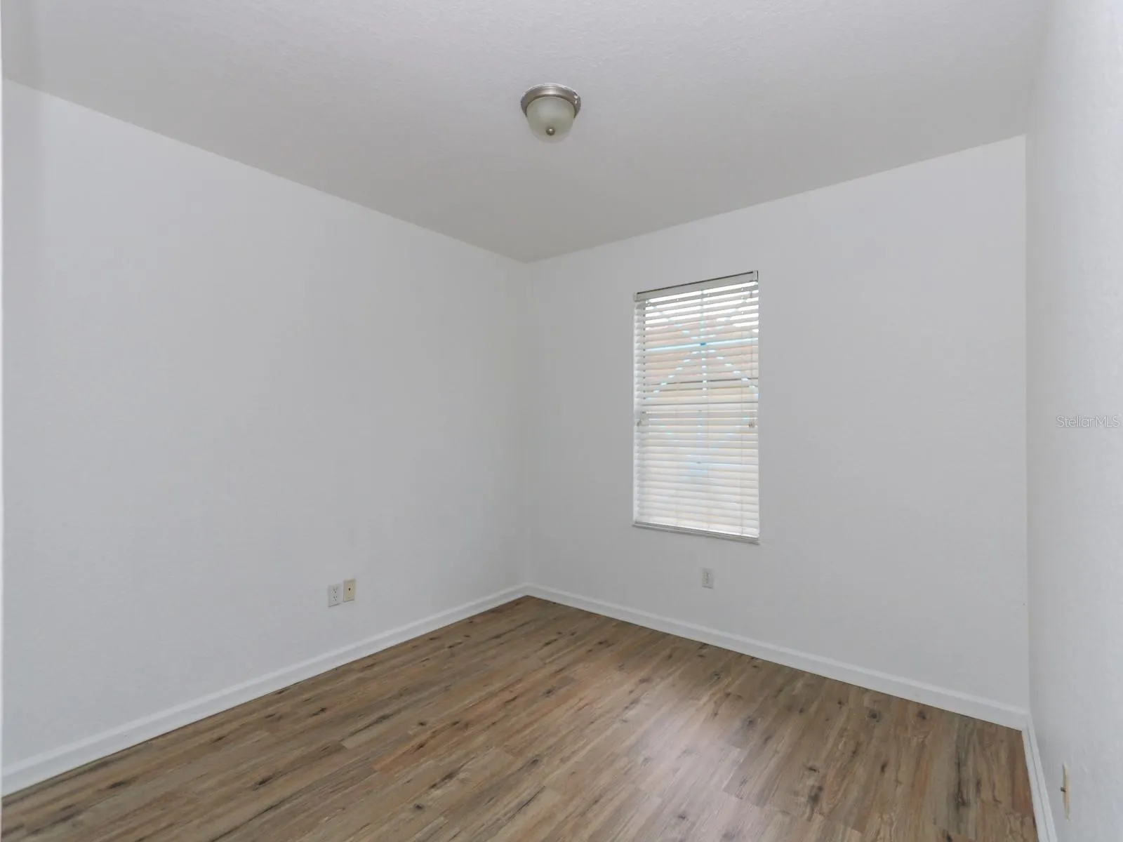 3006 THORNTON DR