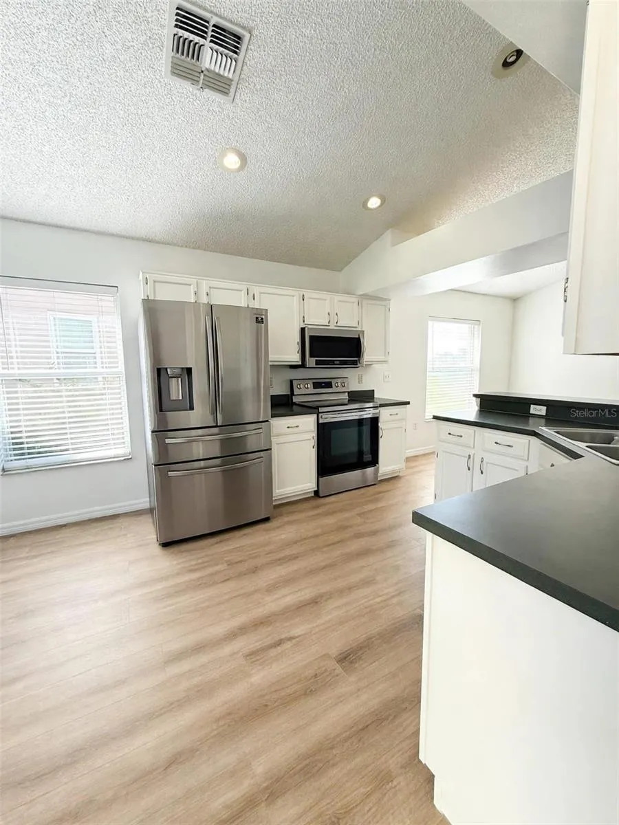 142 HARWOOD CIR