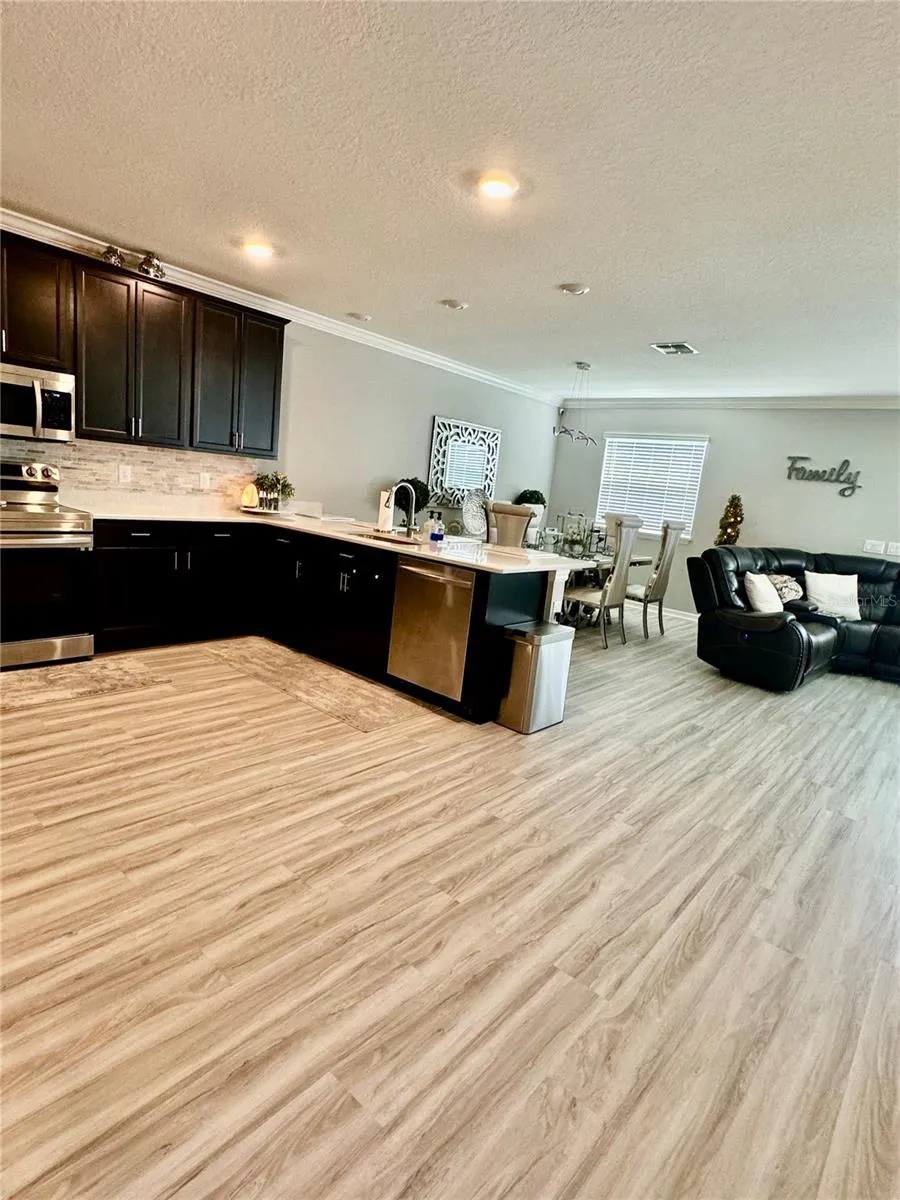 1016 CASCADE DR
