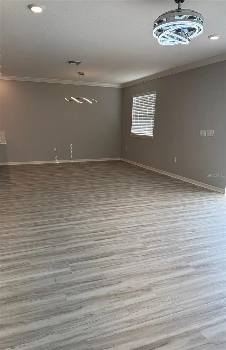1016 CASCADE DR