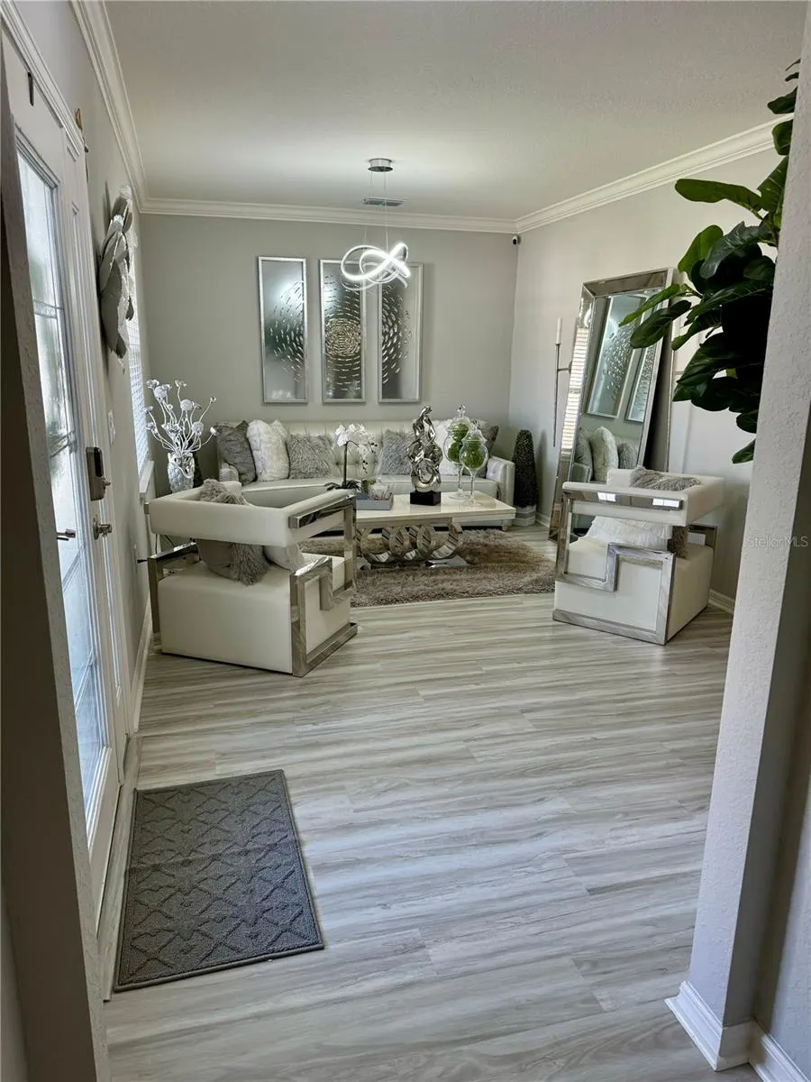 1016 CASCADE DR