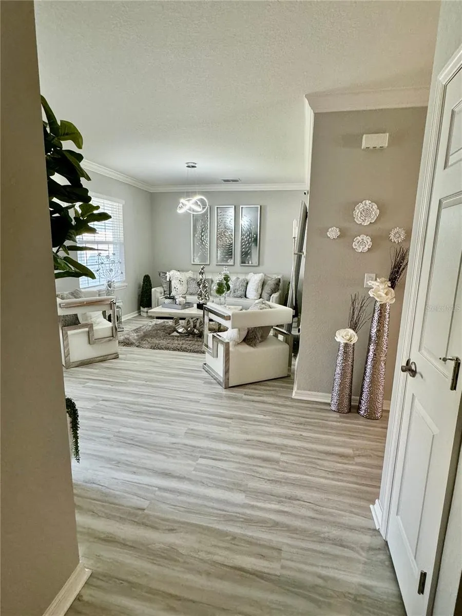 1016 CASCADE DR