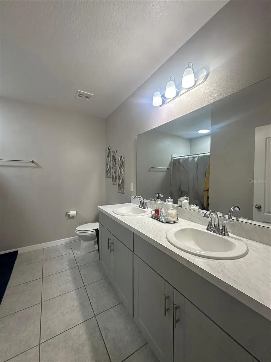 80 ZINNIA LN E