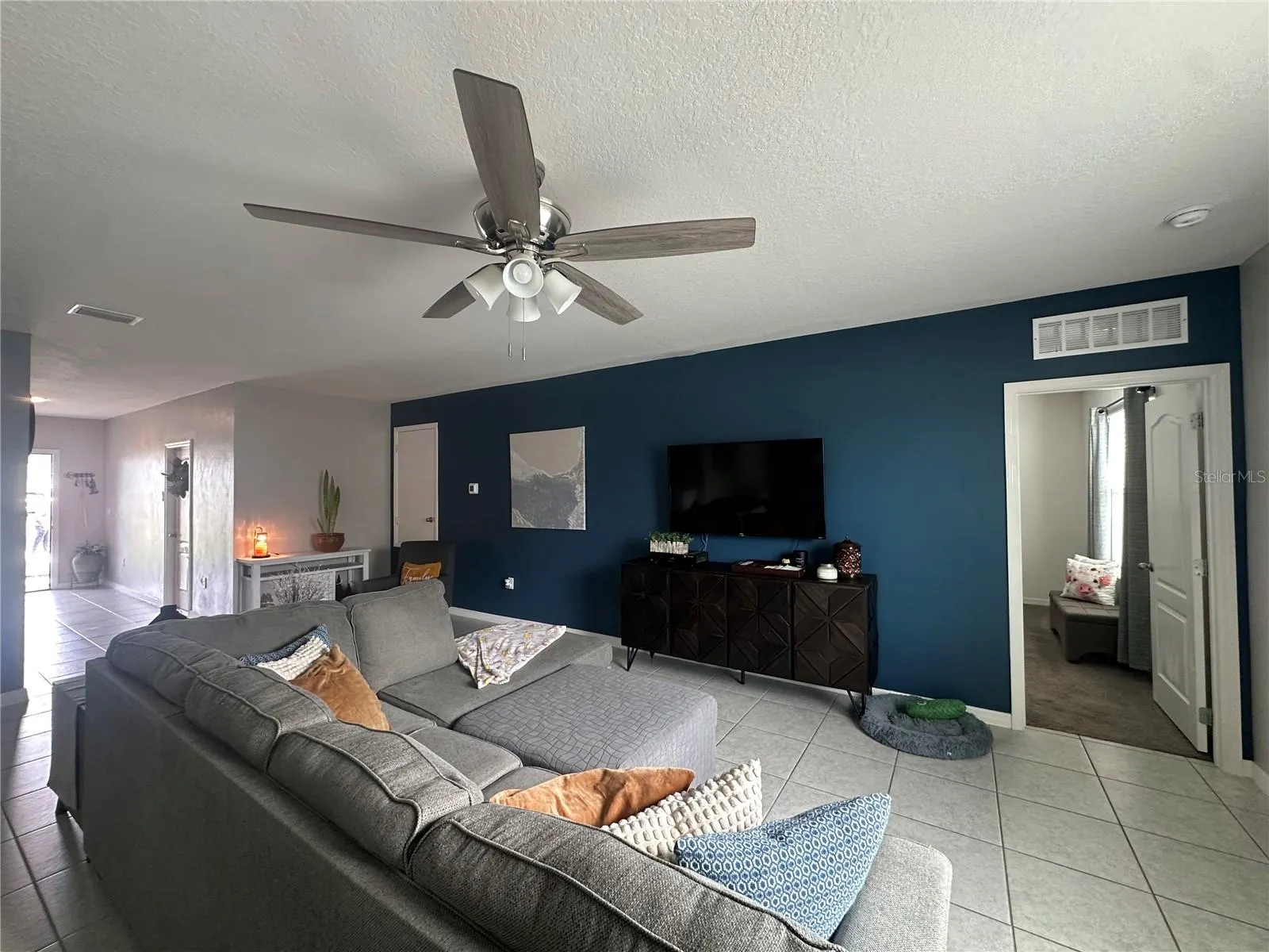 80 ZINNIA LN E