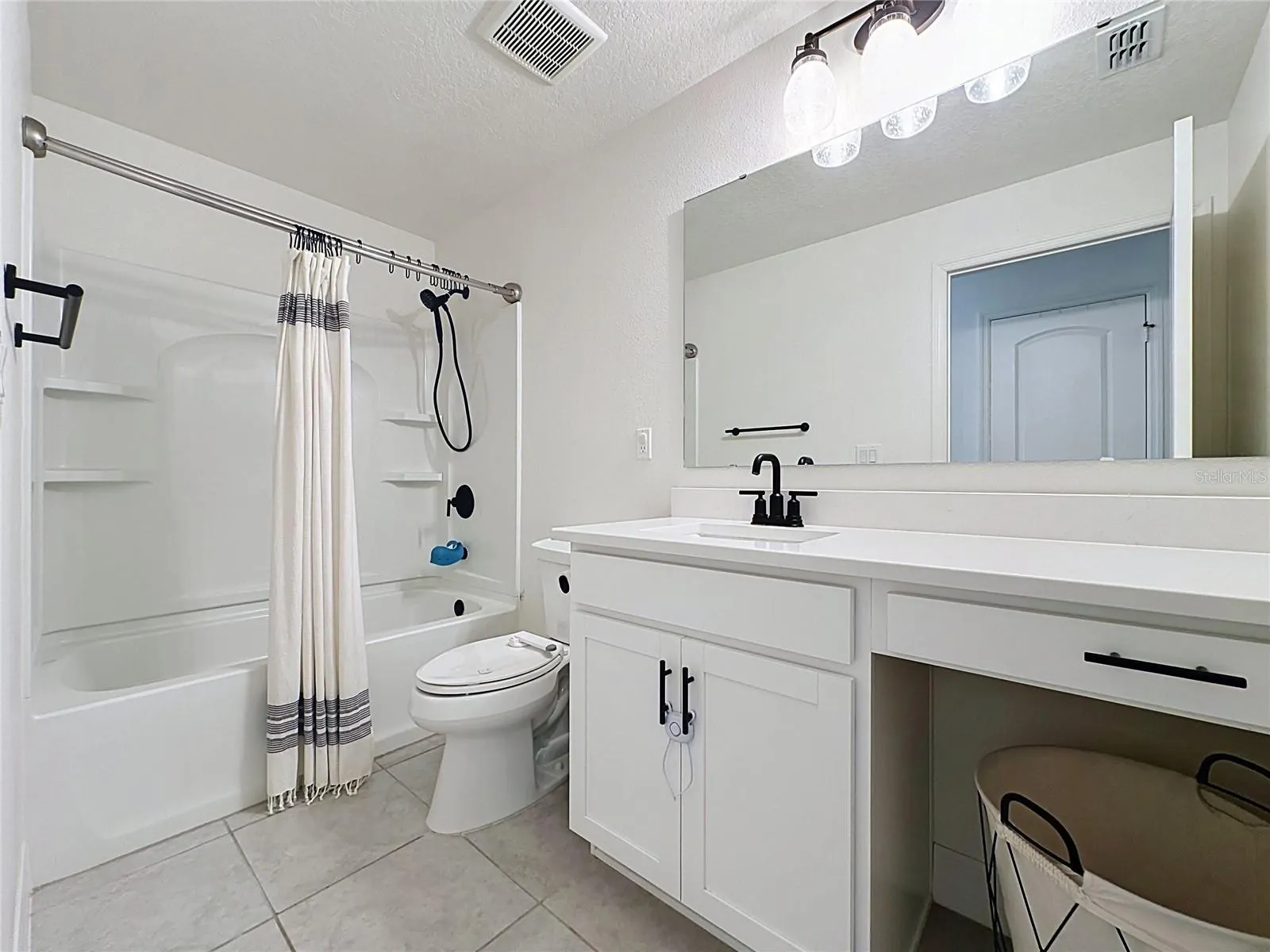 1124 PAPAYA CIR