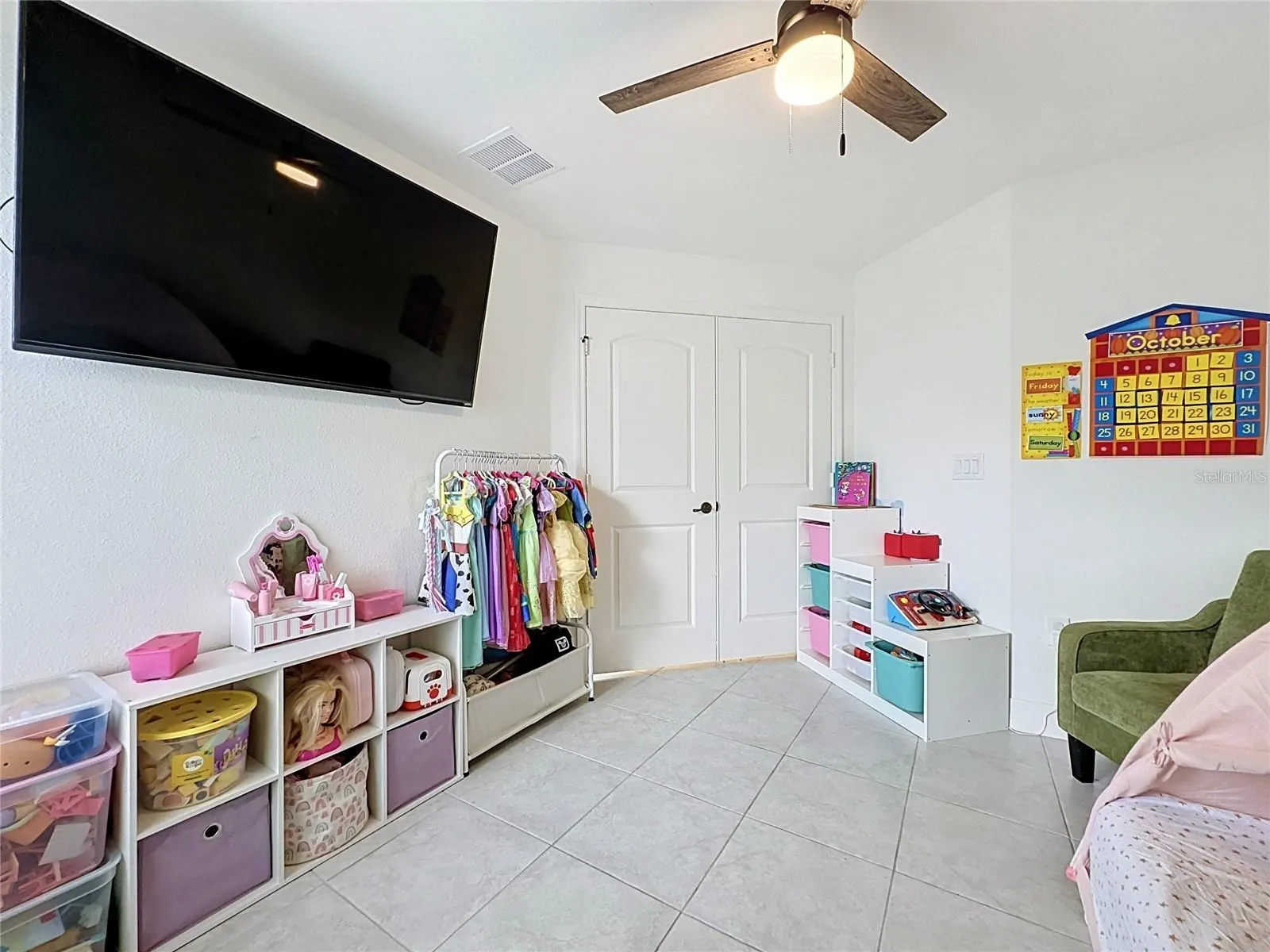 1124 PAPAYA CIR