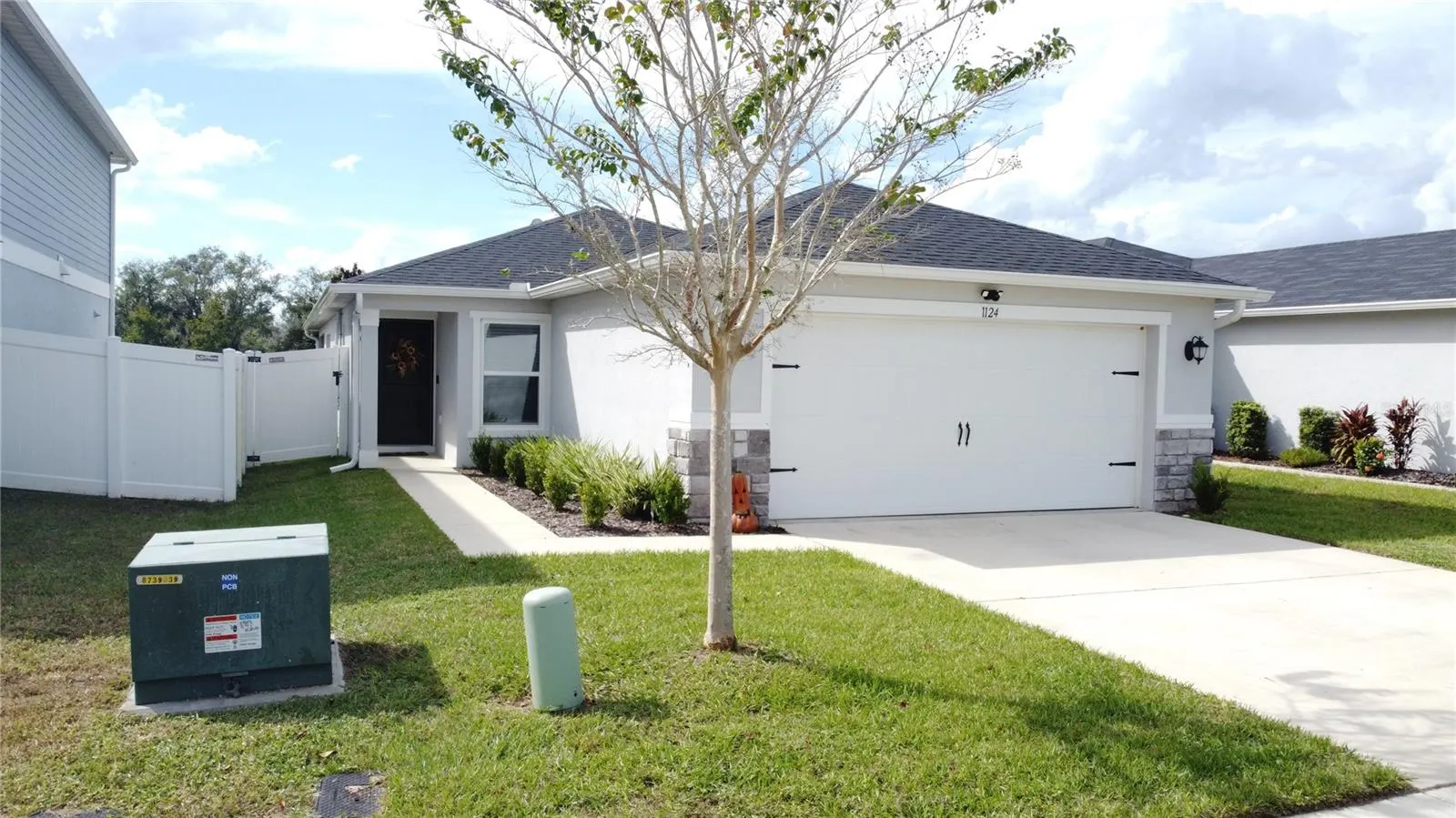 1124 PAPAYA CIR