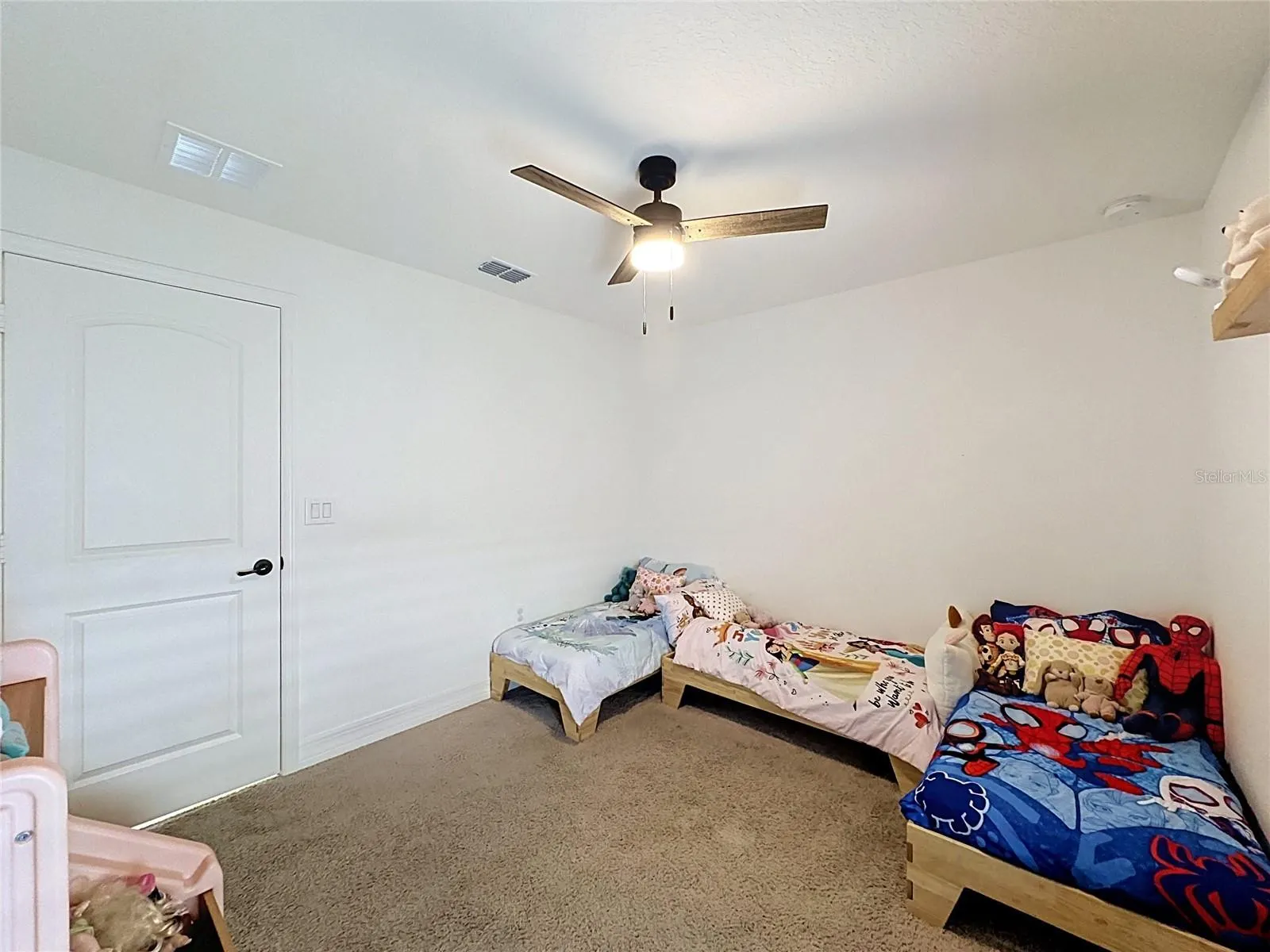 1124 PAPAYA CIR