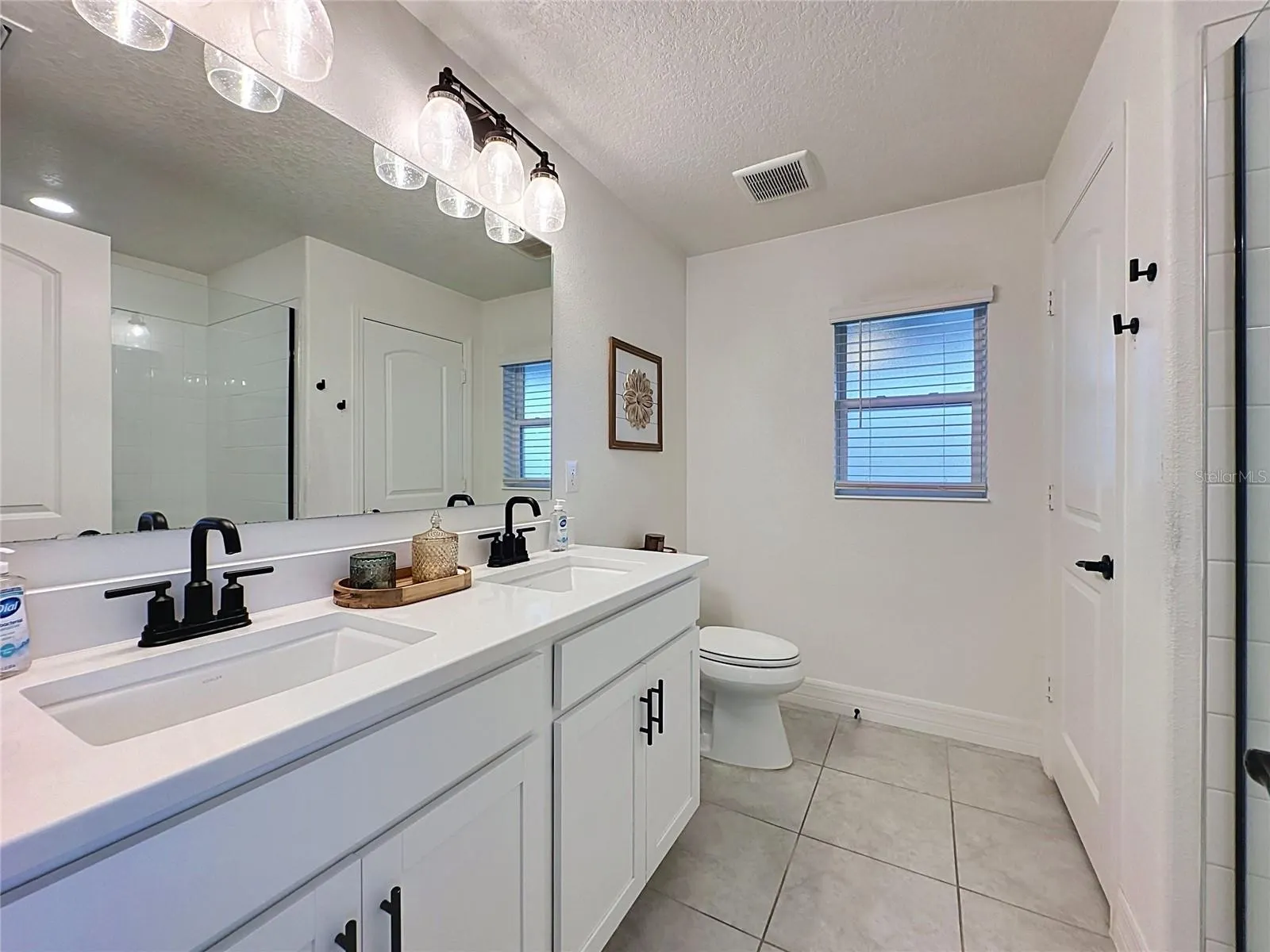 1124 PAPAYA CIR