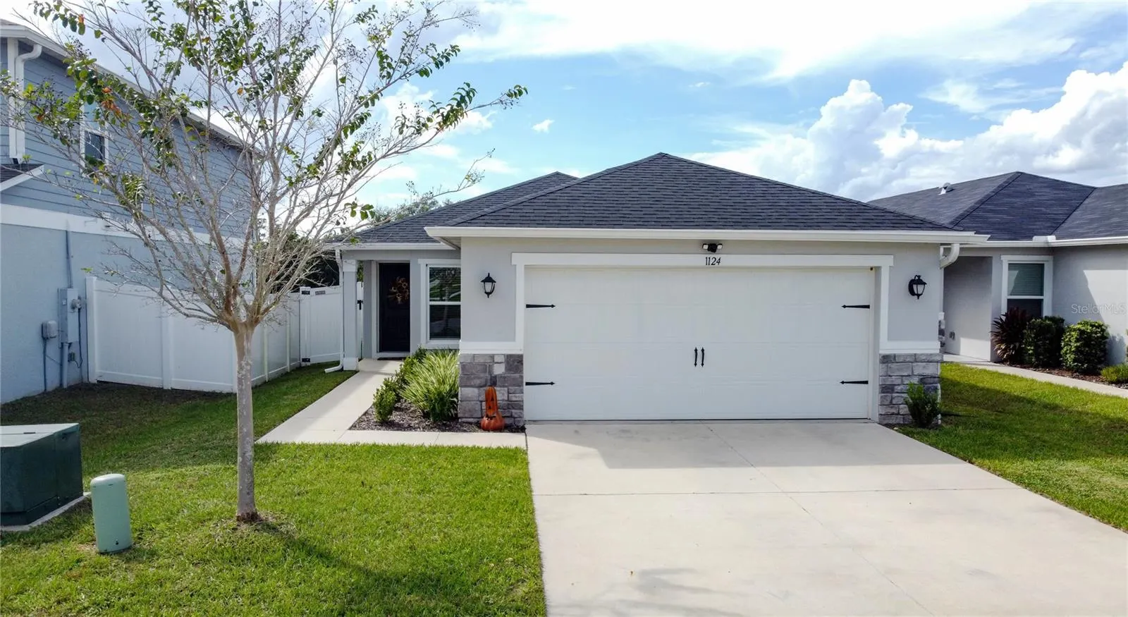 1124 PAPAYA CIR