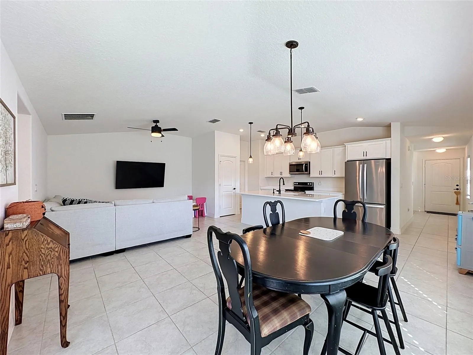 1124 PAPAYA CIR