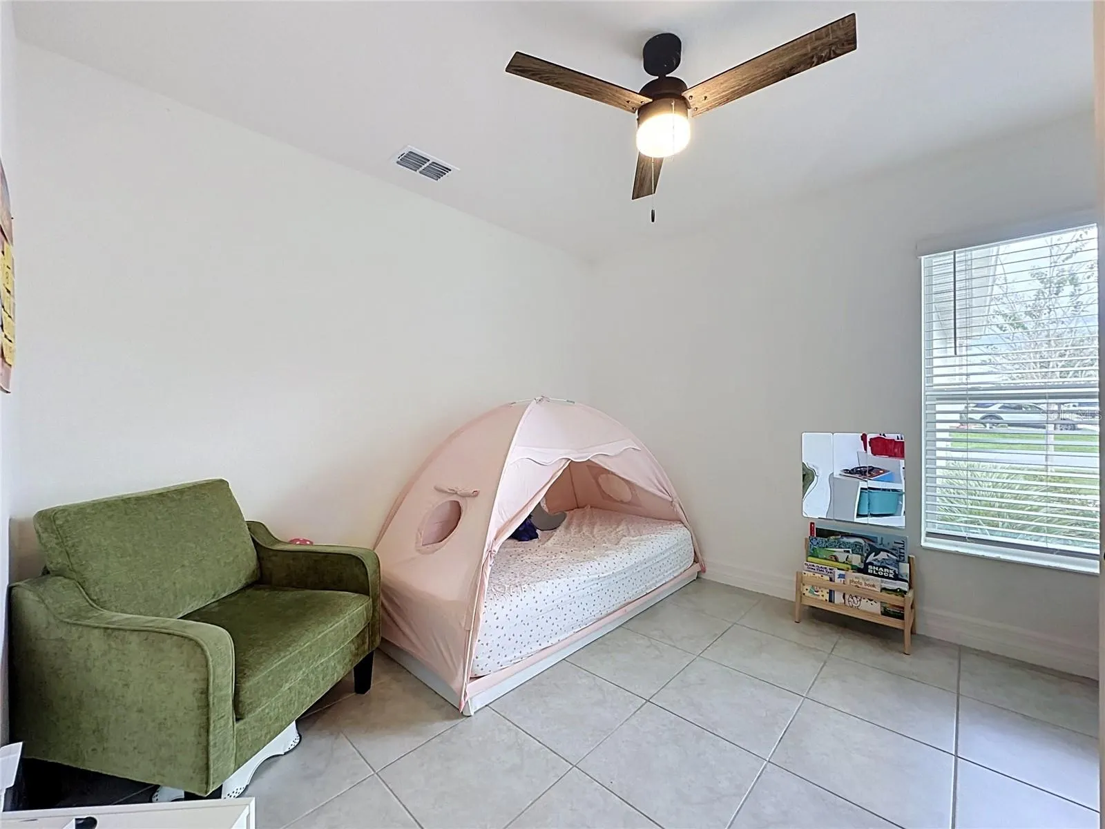 1124 PAPAYA CIR