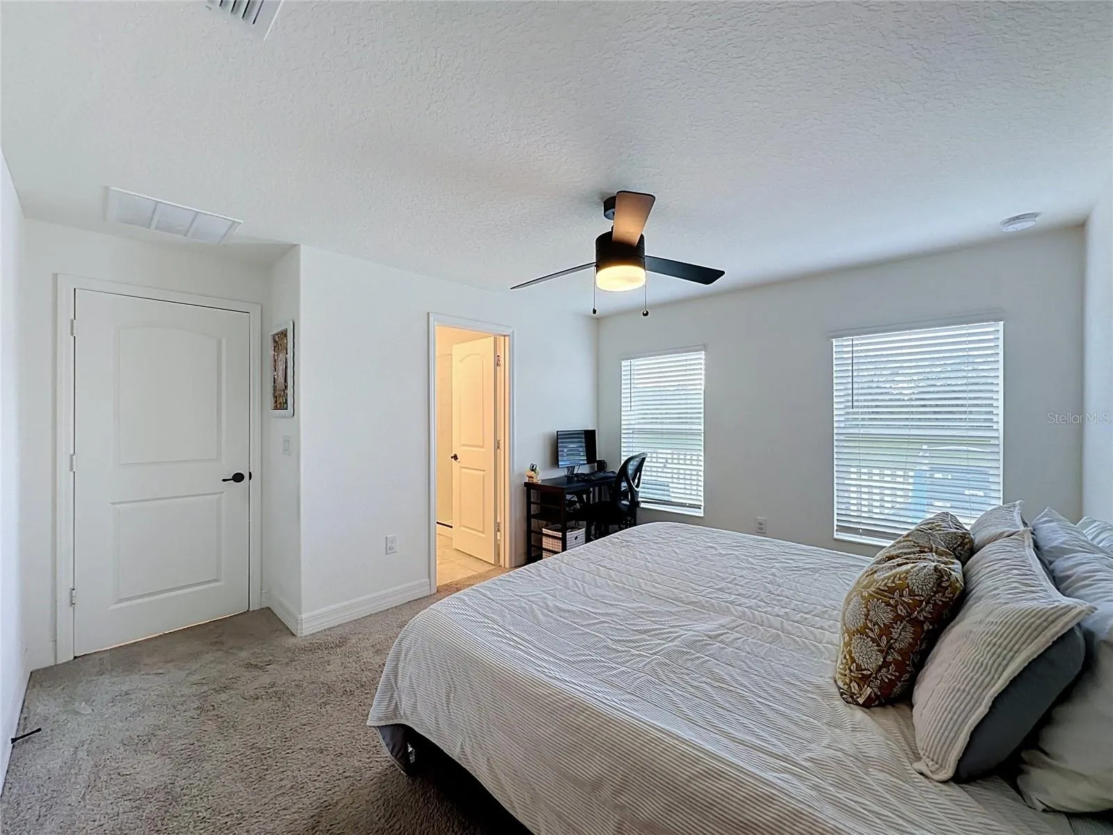 1124 PAPAYA CIR
