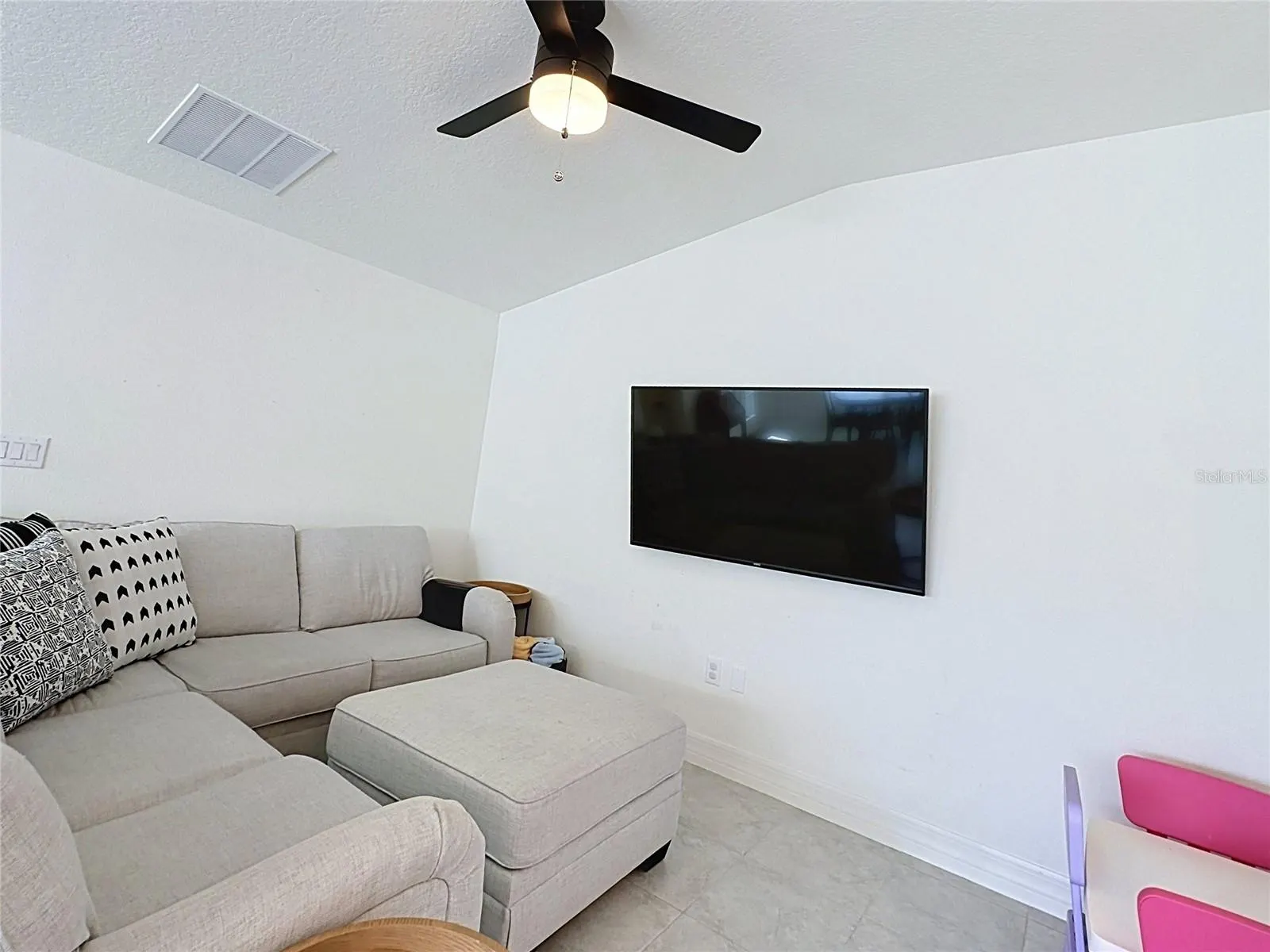 1124 PAPAYA CIR