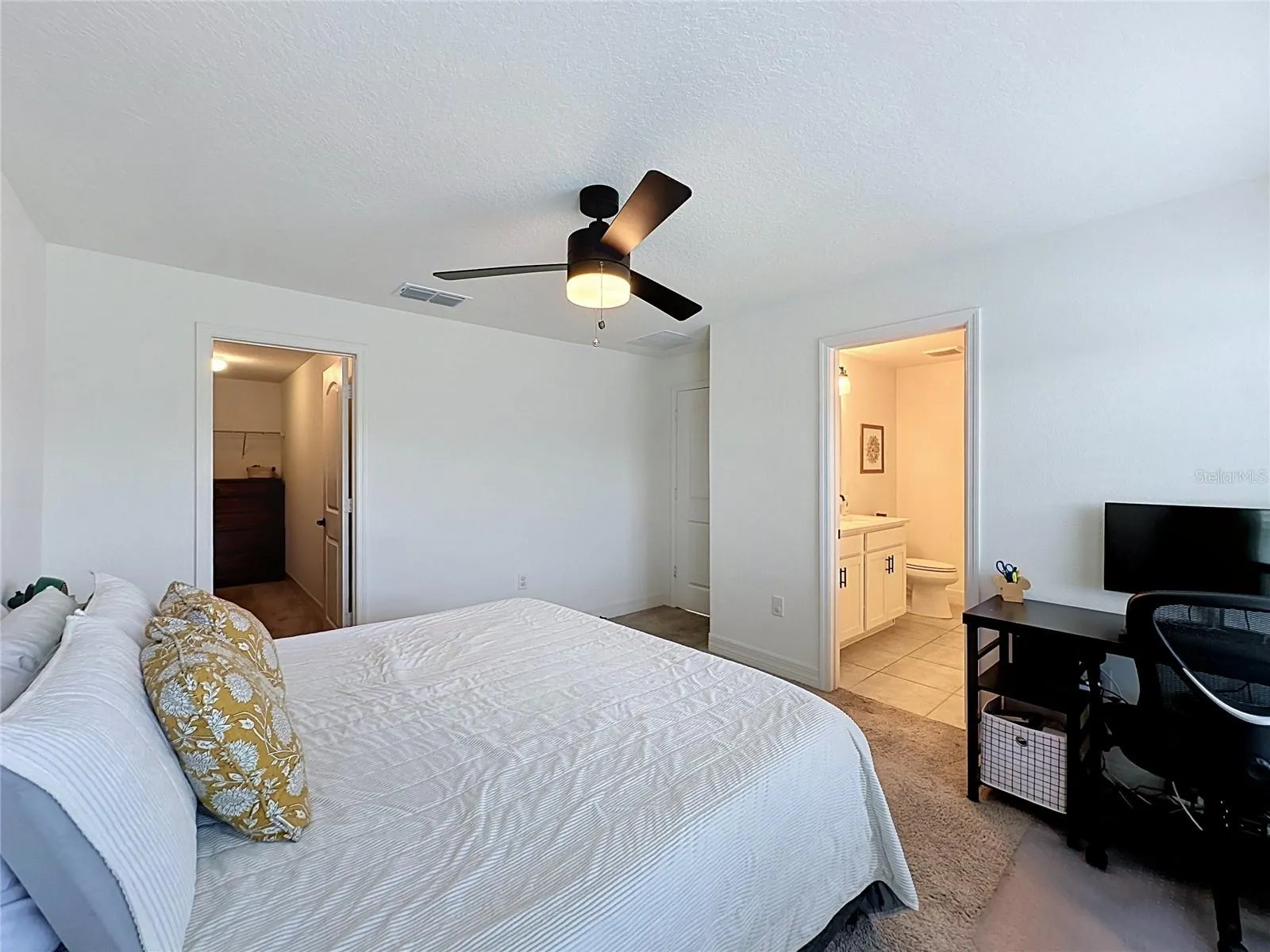 1124 PAPAYA CIR