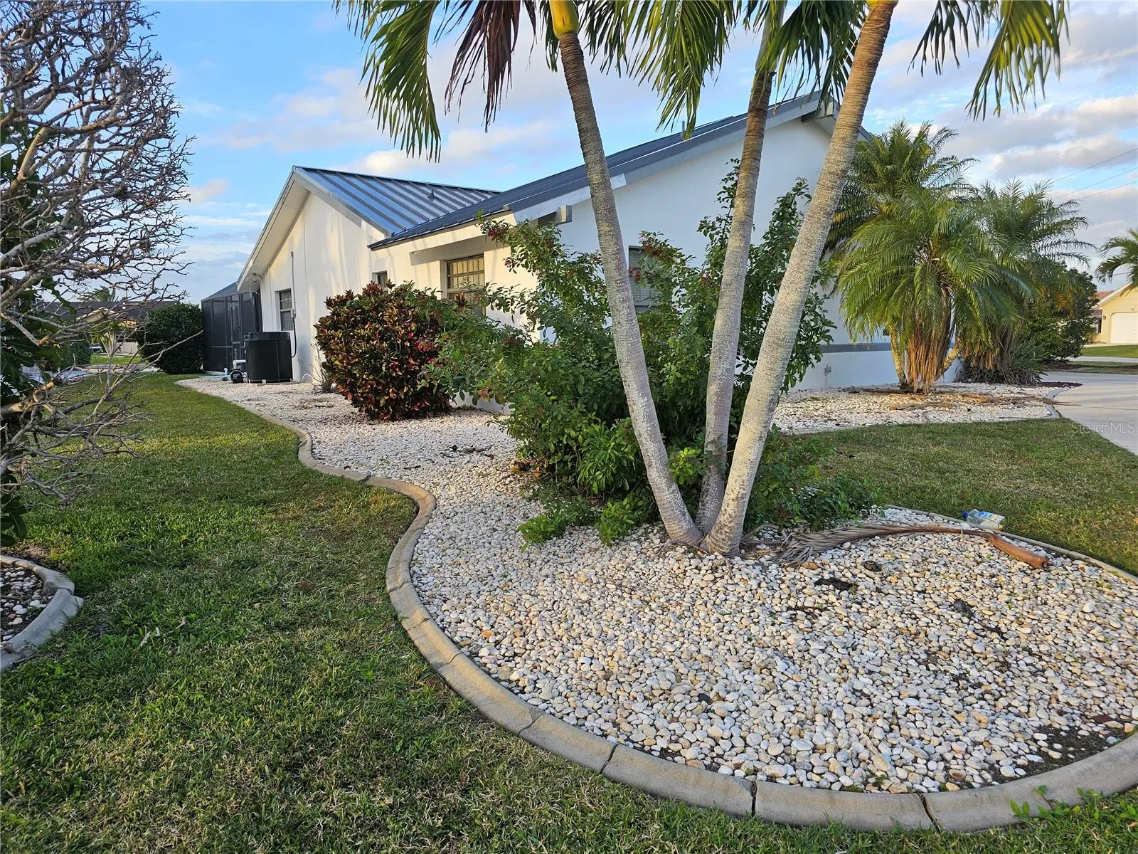 975 CORONADO DR