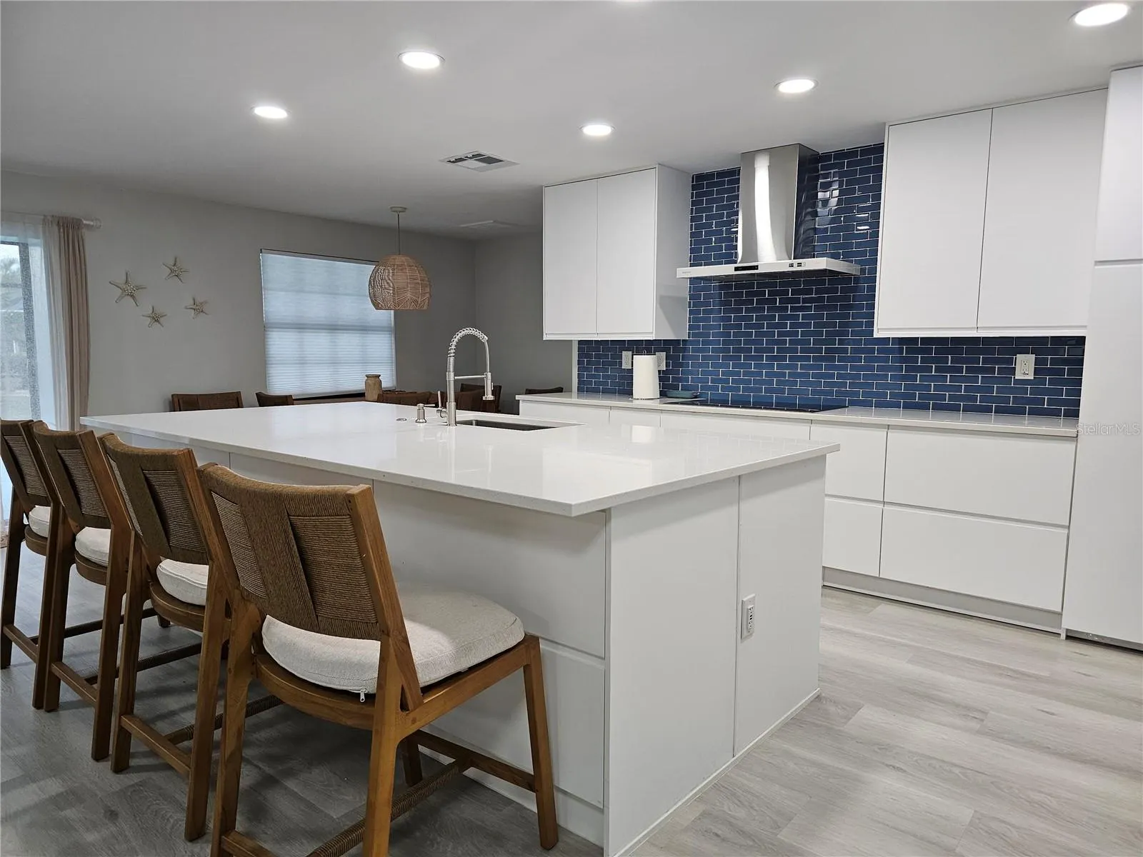 975 CORONADO DR