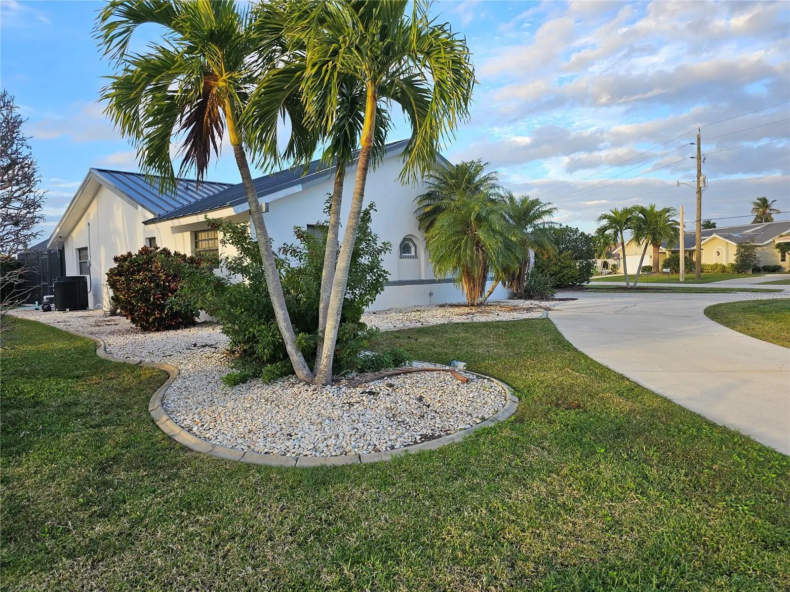 975 CORONADO DR