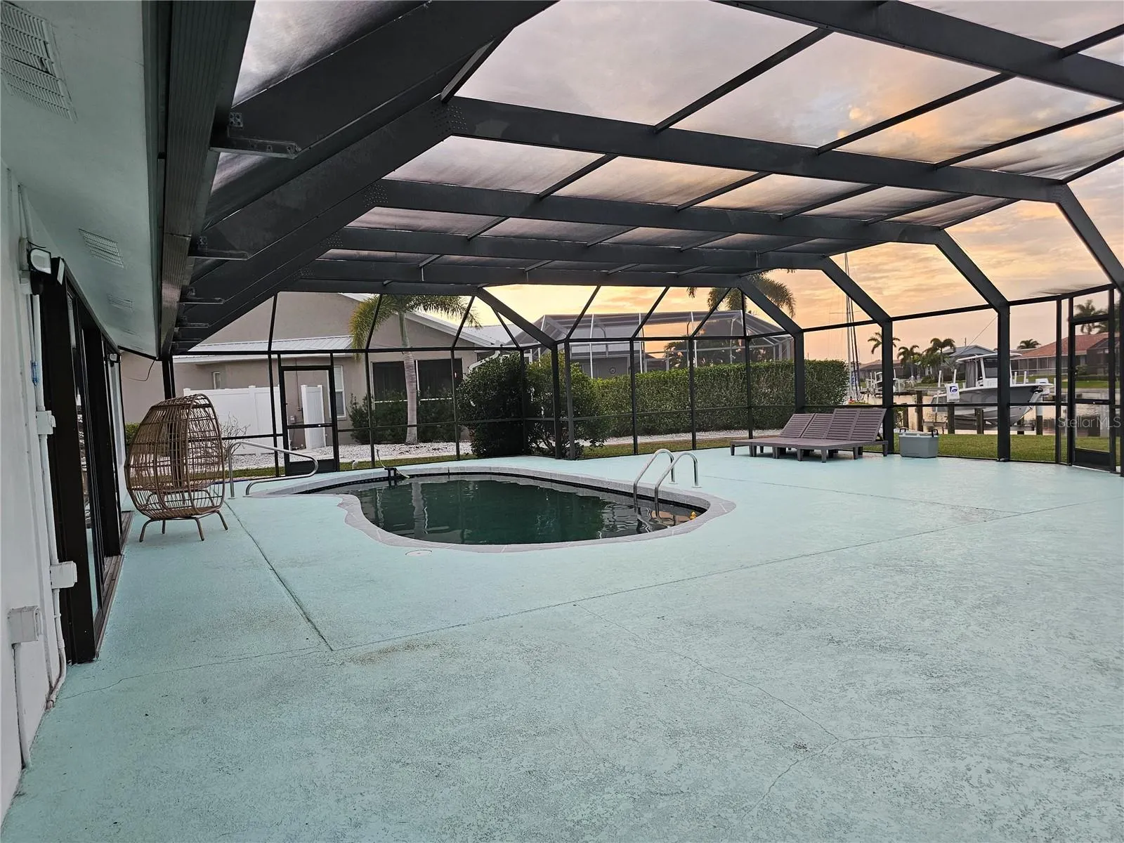 975 CORONADO DR