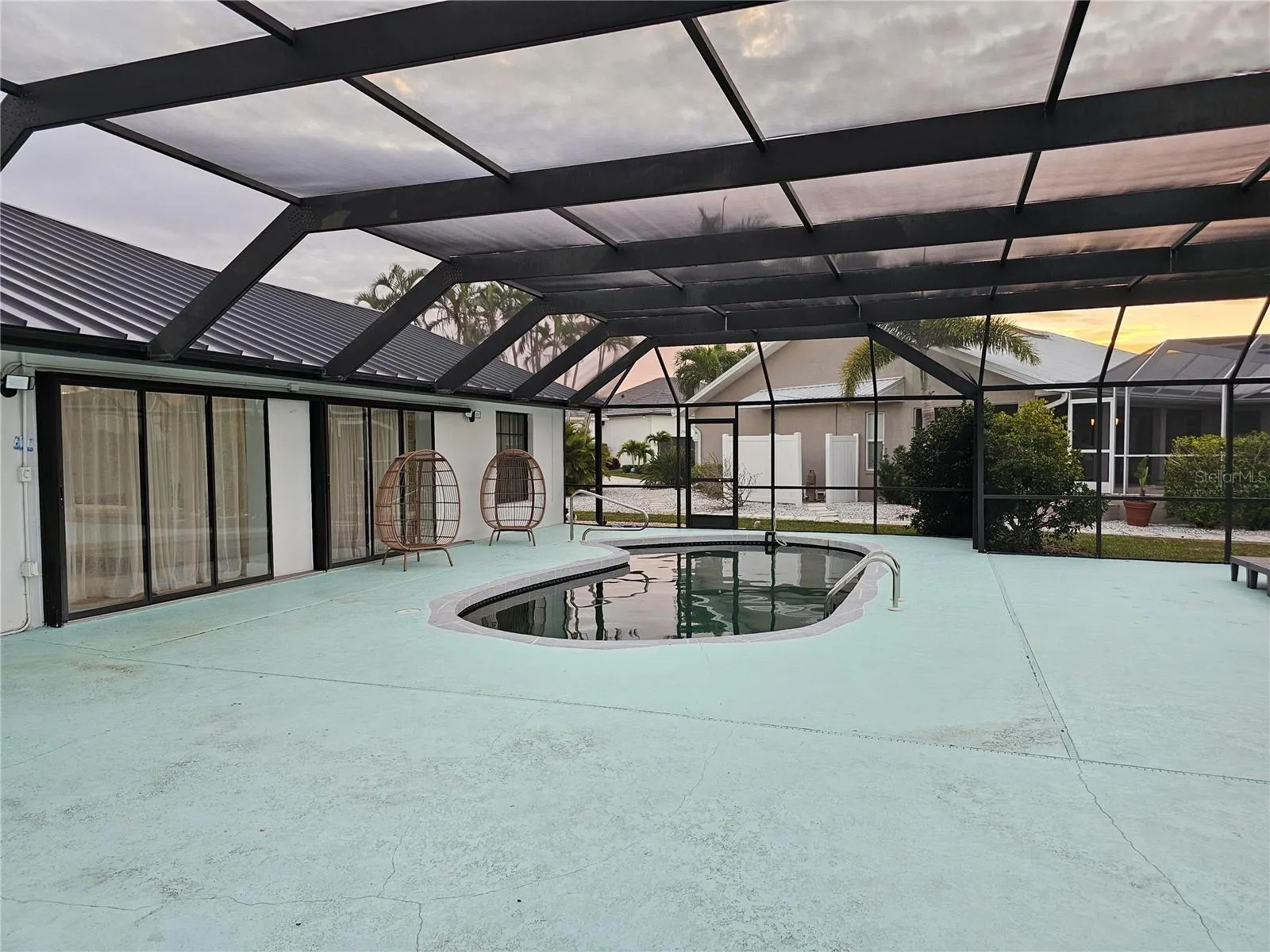 975 CORONADO DR