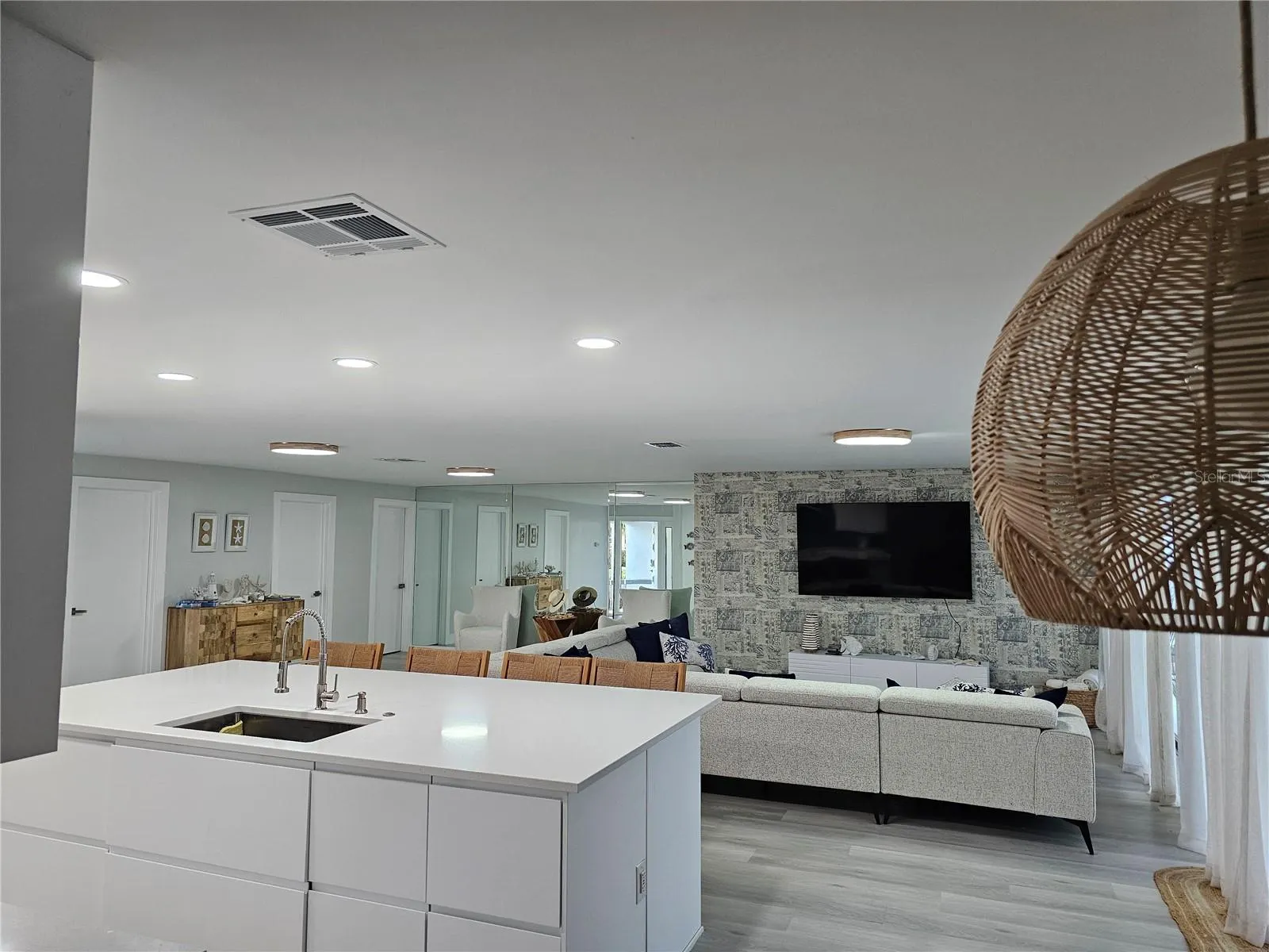 975 CORONADO DR