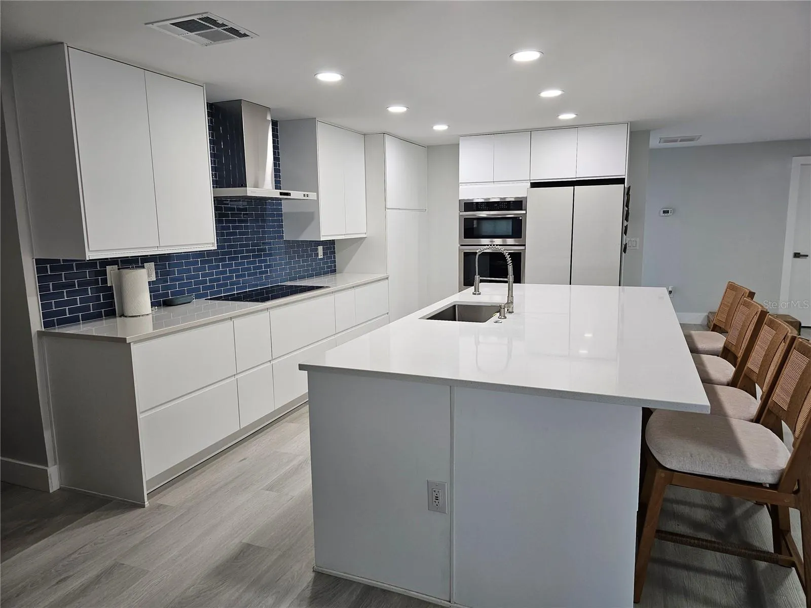 975 CORONADO DR
