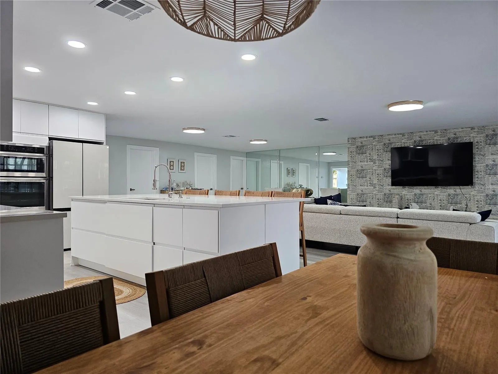 975 CORONADO DR