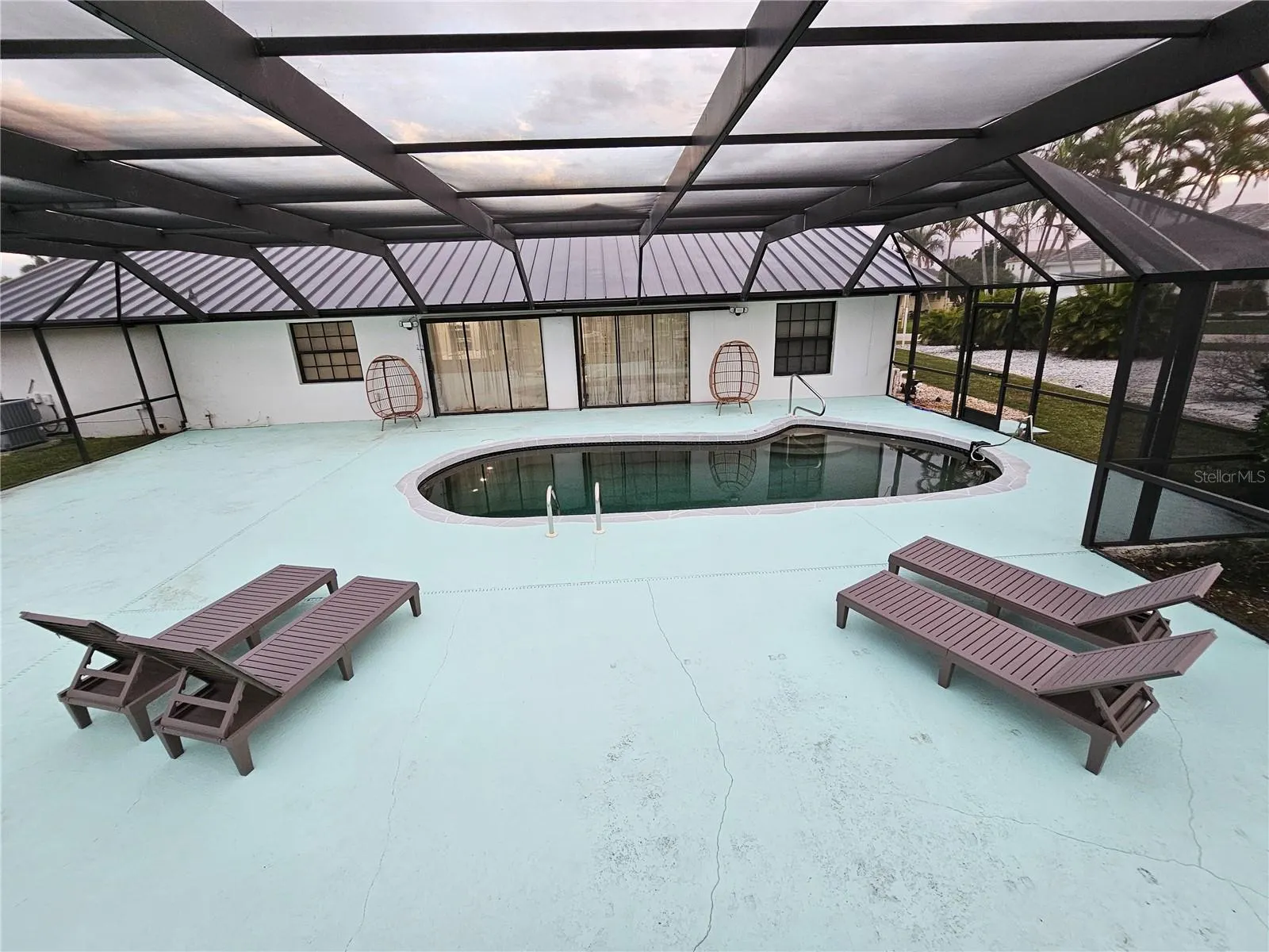975 CORONADO DR