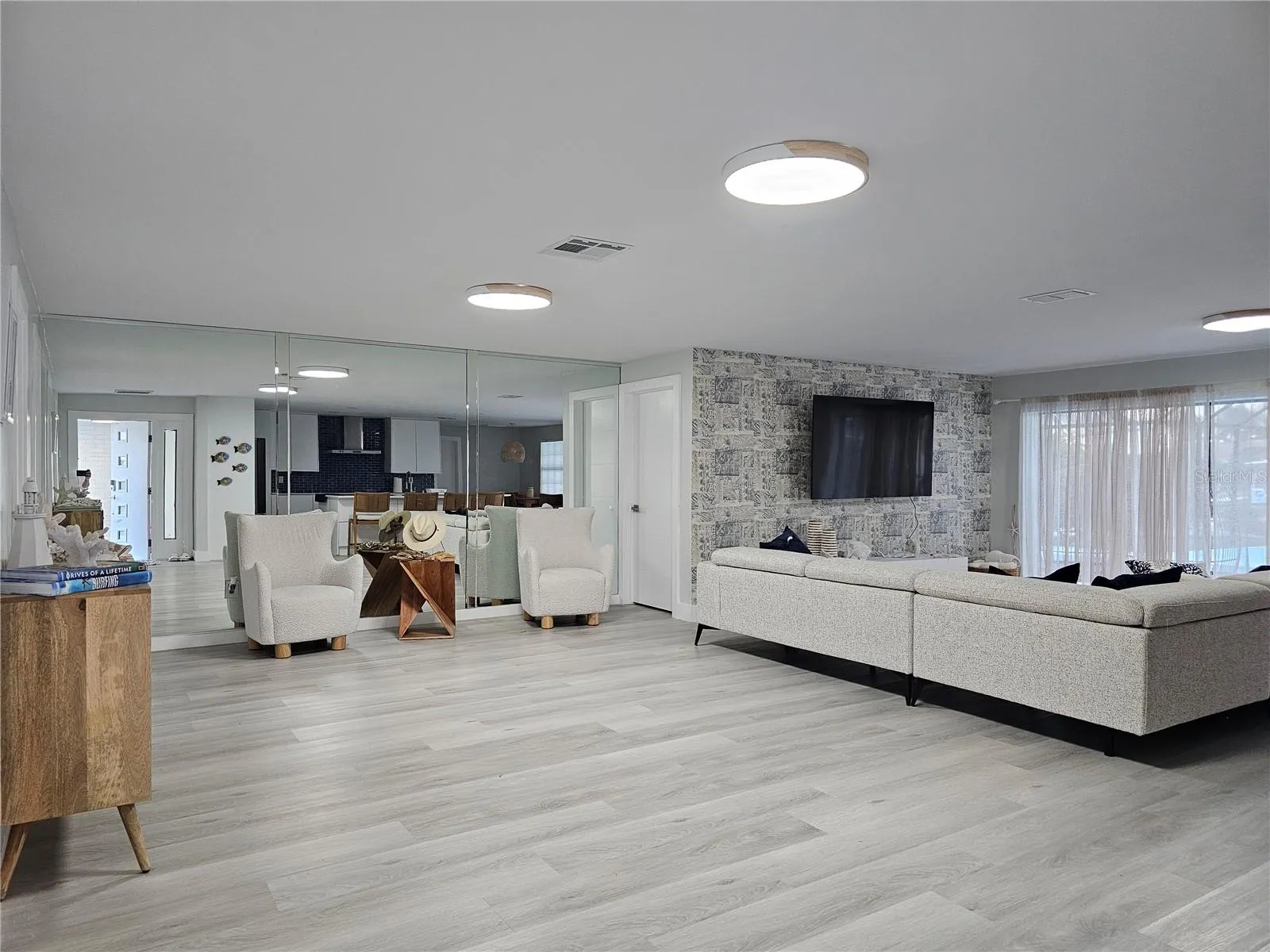 975 CORONADO DR