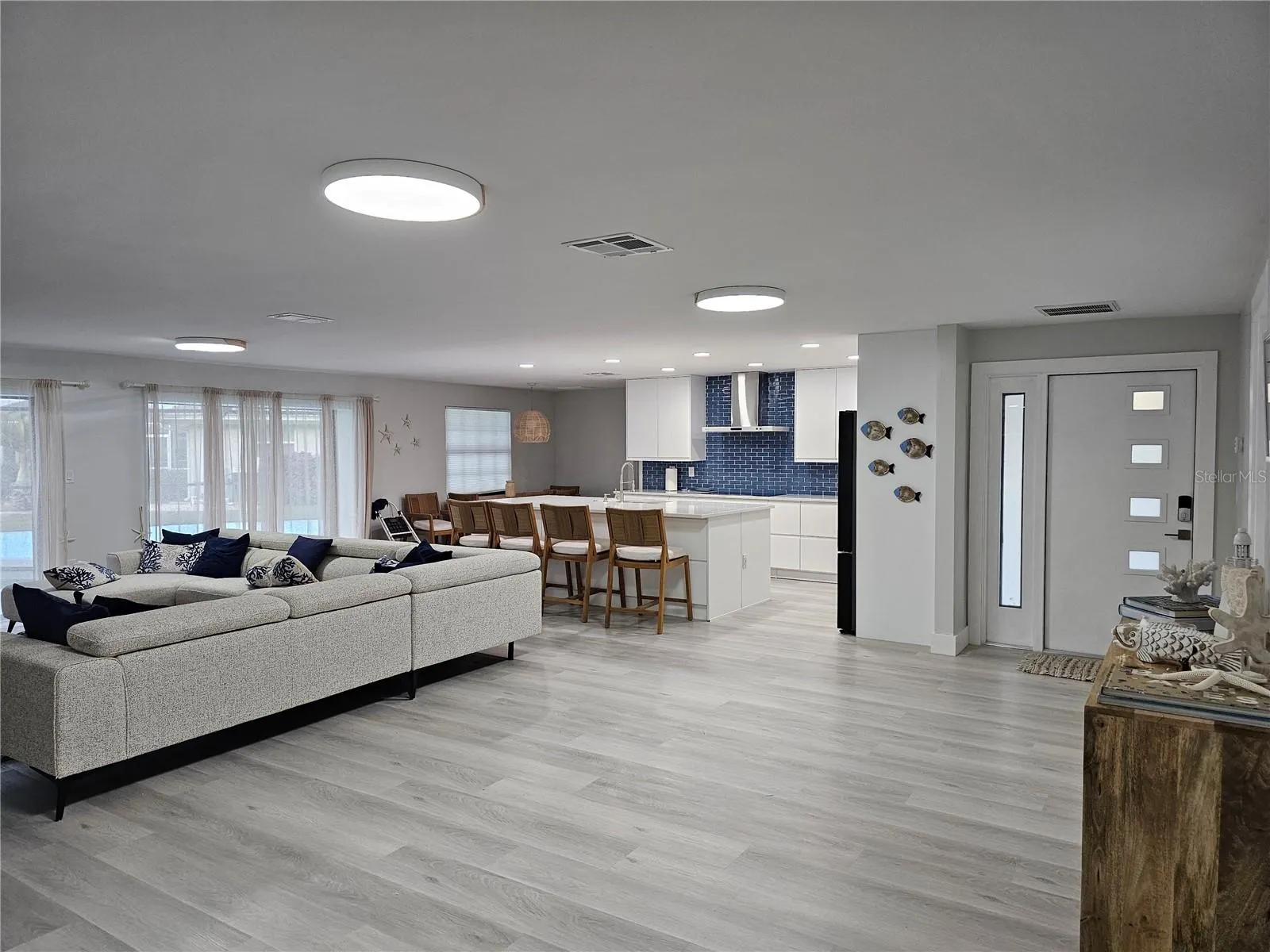 975 CORONADO DR