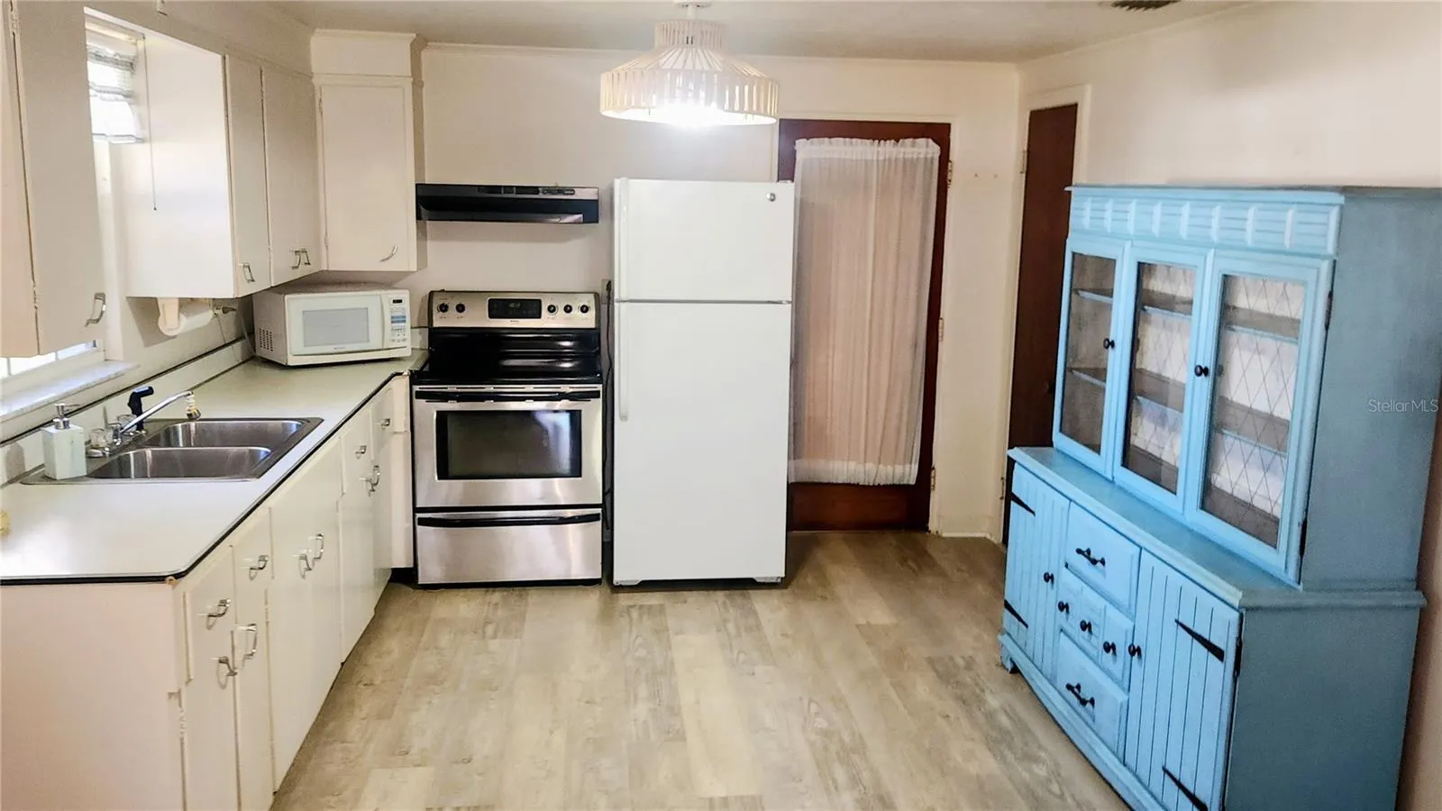 1601 TROUT BLVD