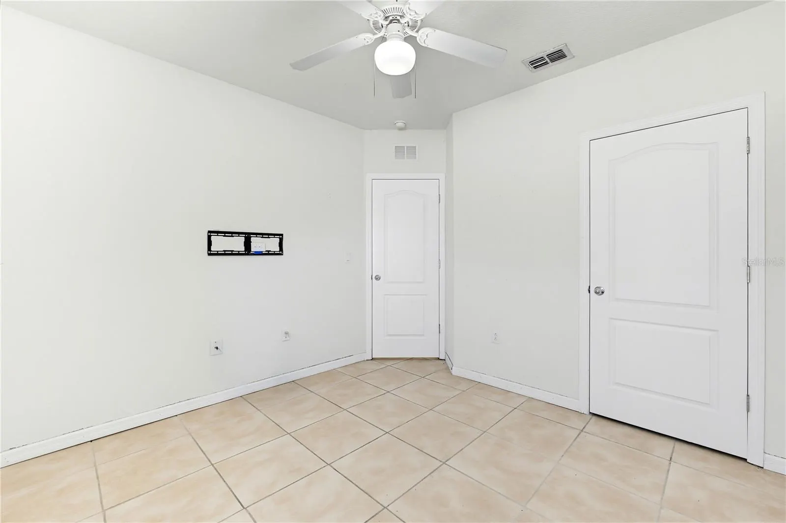 1085 BRENTON MANOR DR