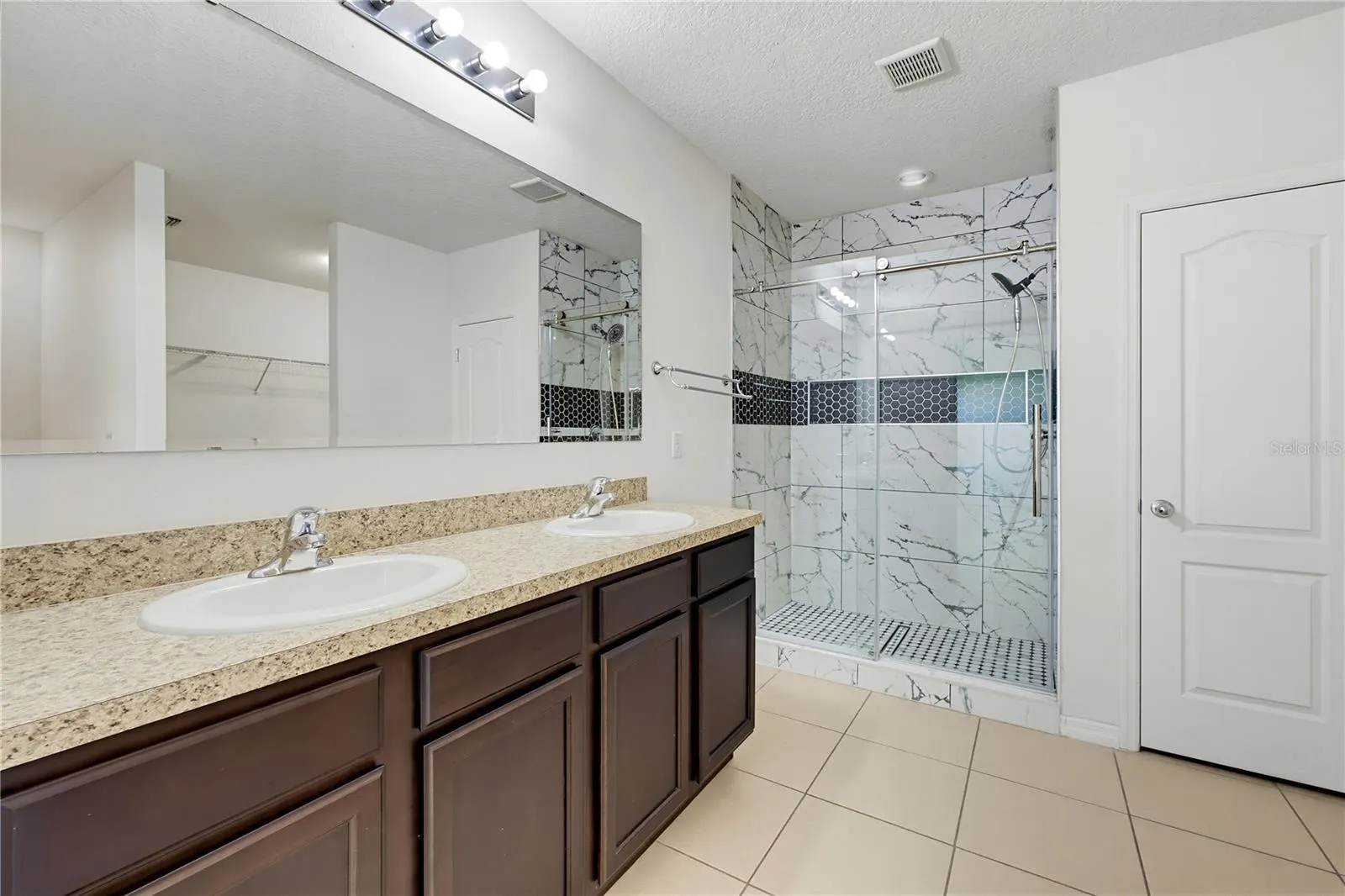1085 BRENTON MANOR DR
