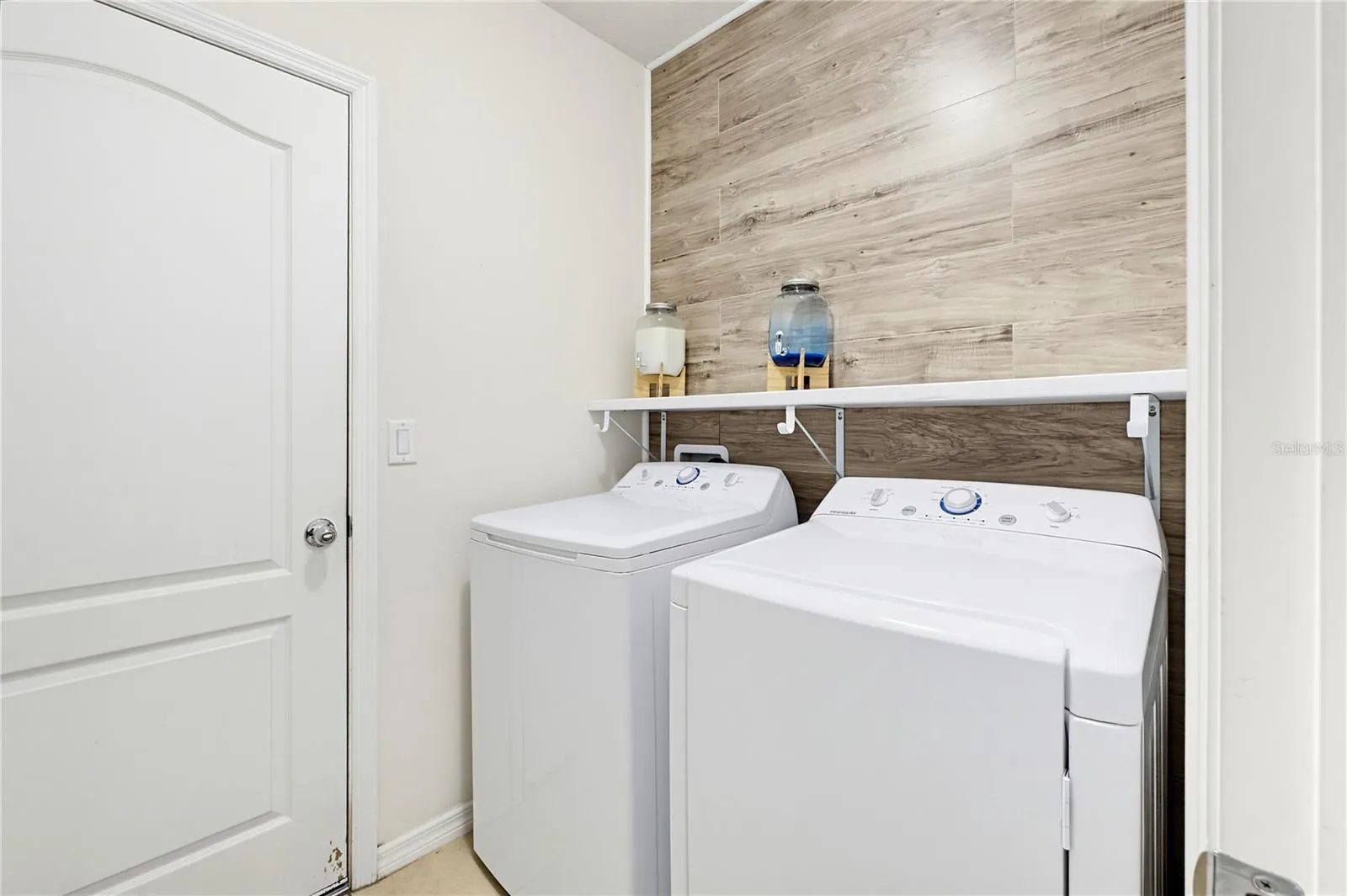 1085 BRENTON MANOR DR