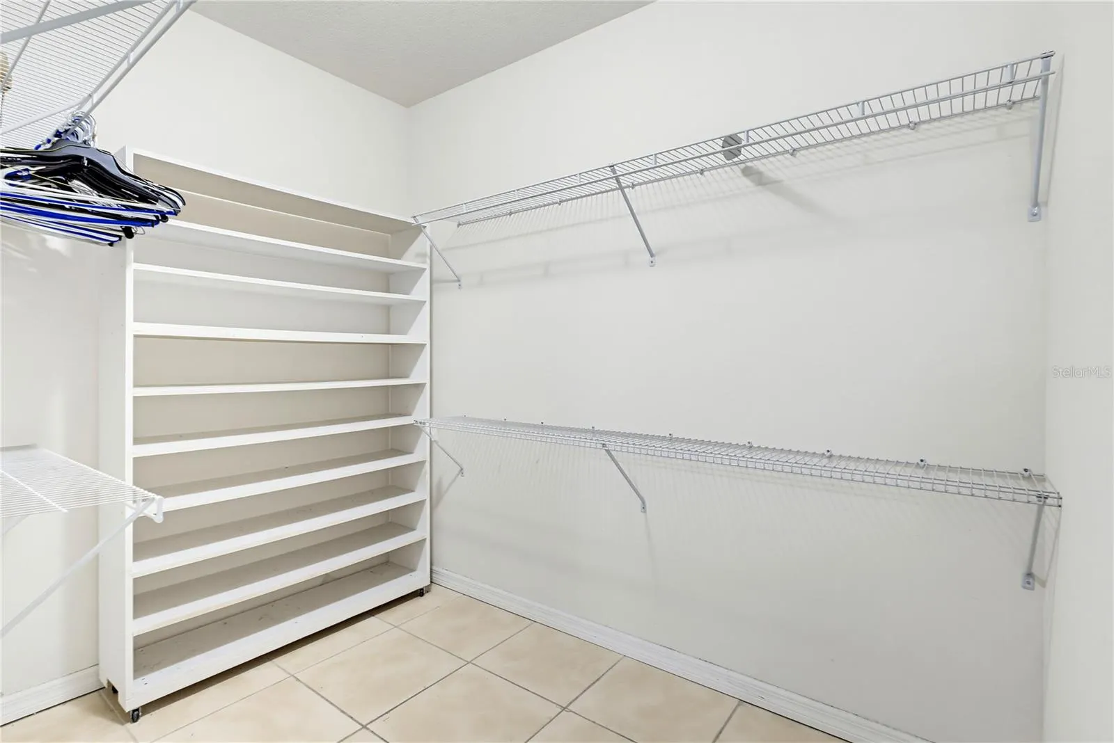 1085 BRENTON MANOR DR