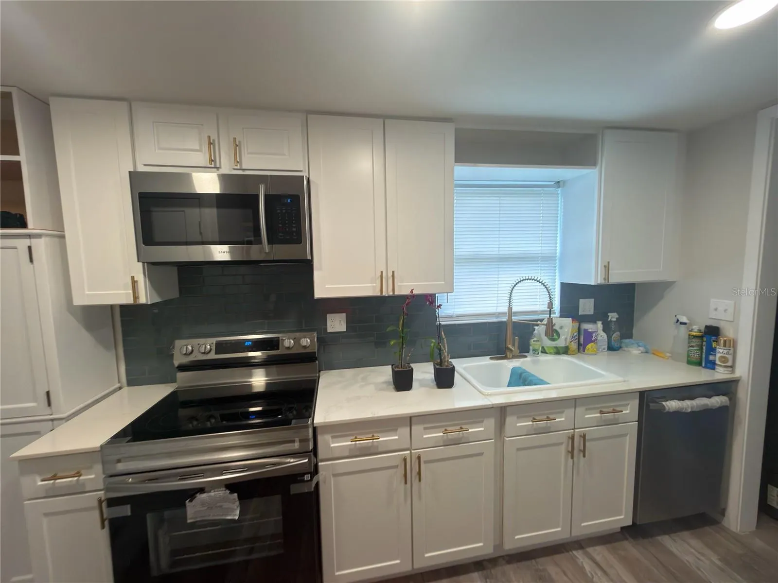 102 COSMOS DR