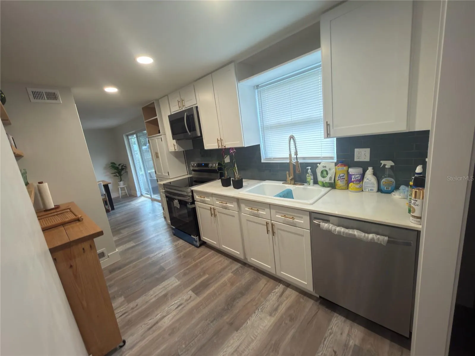 102 COSMOS DR