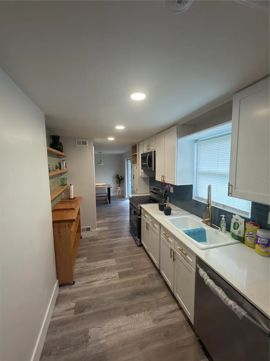 102 COSMOS DR