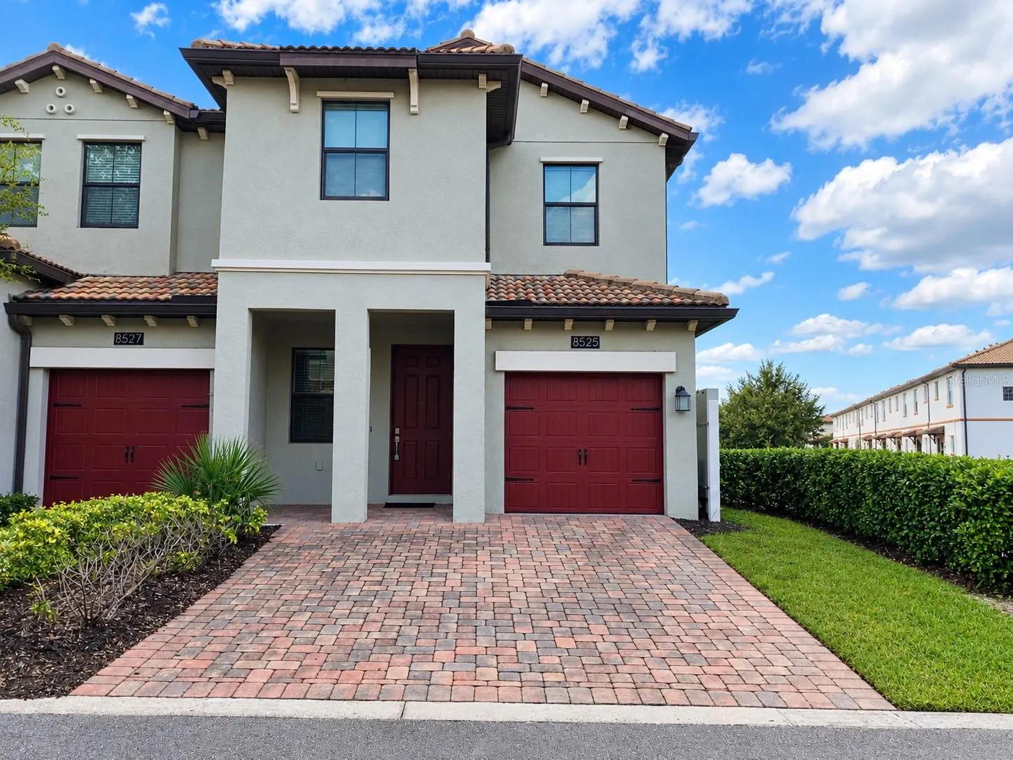 8525 ZOELLER HILLS DR