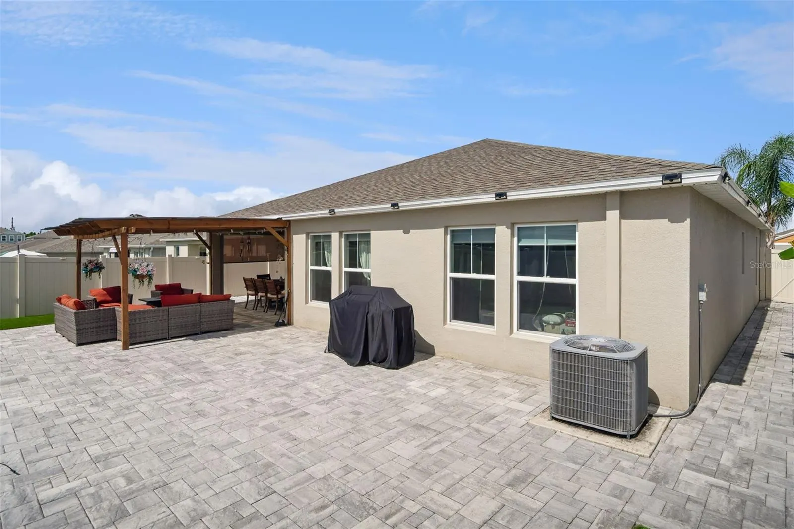 2434 OAKWOOD LN