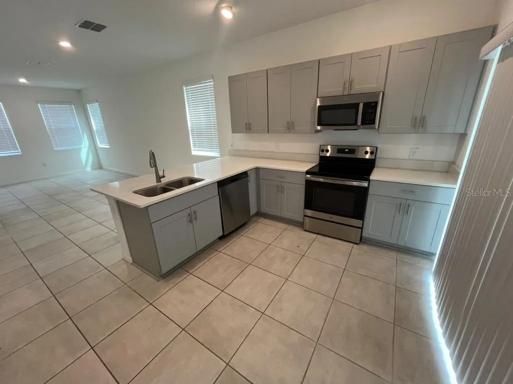 2080 VIEWFINDER ST