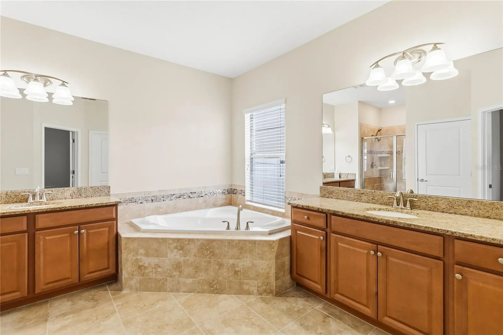 3074 WHITE HORSE CT
