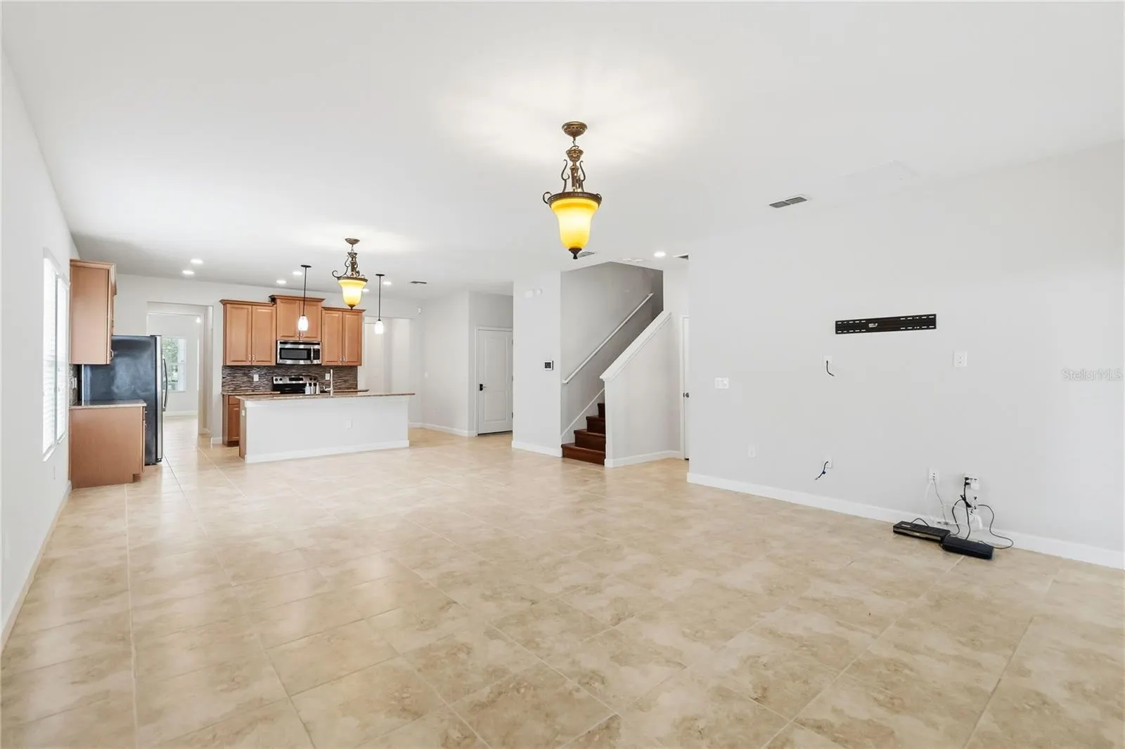 3074 WHITE HORSE CT