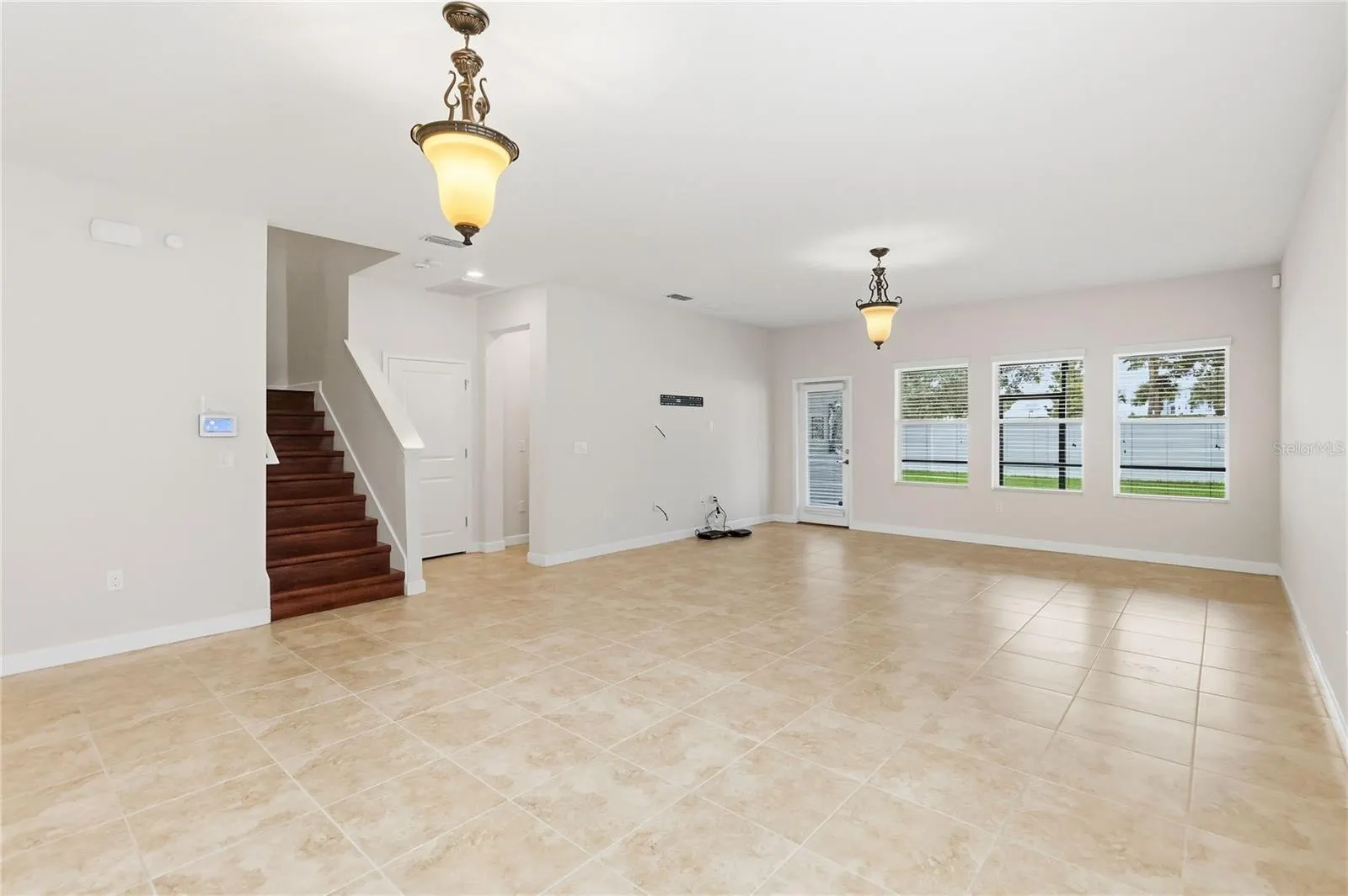 3074 WHITE HORSE CT